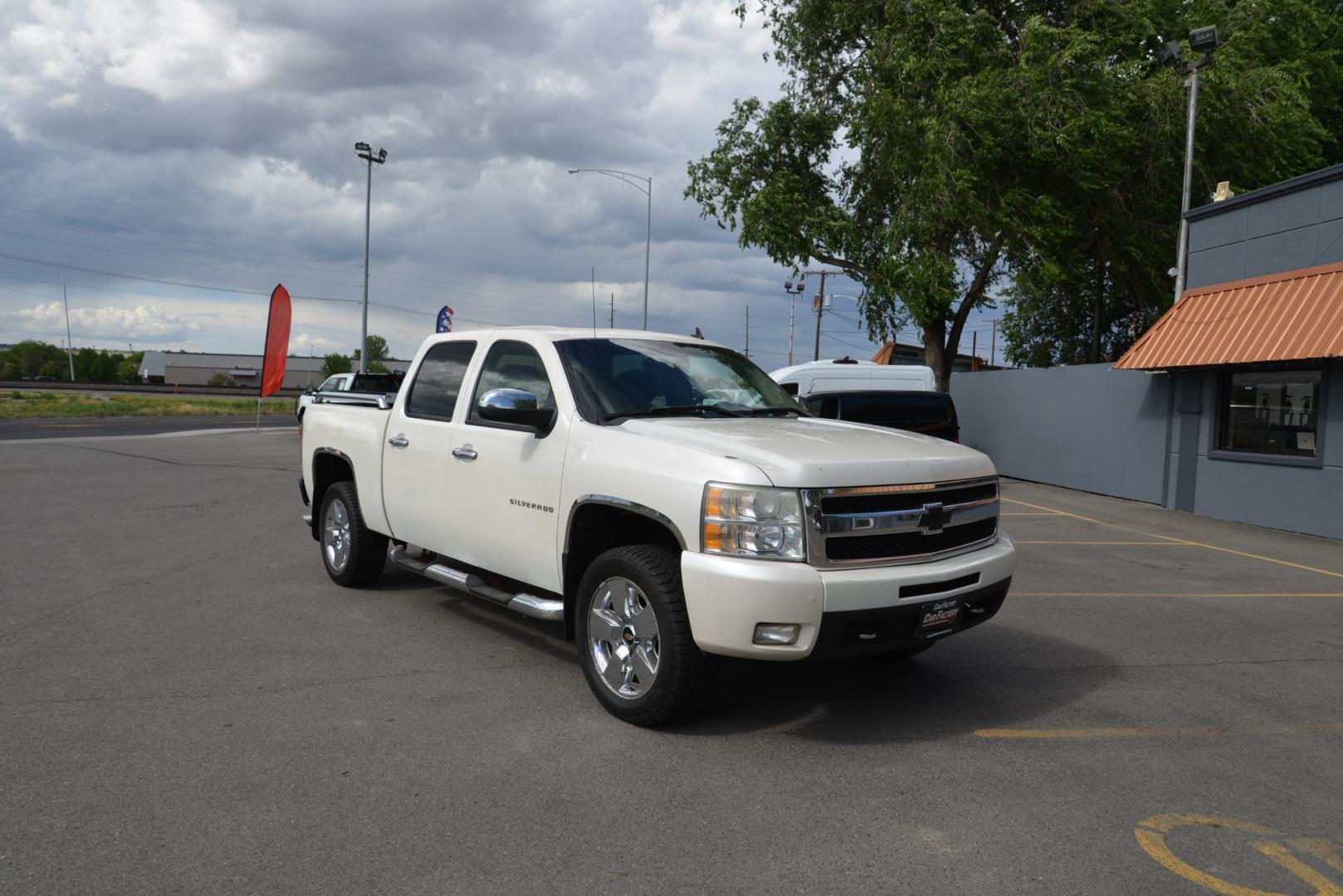 2011 White Diamond /Black Chevrolet Silverado 1500 LTZ Crew Cab 4WD (3GCPKTE31BG) with an 5.3L V8 OHV 16V FFV engine, 4-Speed Automatic transmission, located at 4562 State Avenue, Billings, MT, 59101, (406) 896-9833, 45.769516, -108.526772 - Your looking at a 2011 Chevrolet Silverado 1500 Crew Cab LTZ with a 5 .75 foot Bed With a 5.3 Liter V8 and 6 Speed Automatic Heavy Duty Transmission , Stabilitrac, Traction Control, Anti-lock brakes, Tow Package, 4 Wheel Drive Features include LTZ Package Z71 Package Leather interior with afte - Photo#1