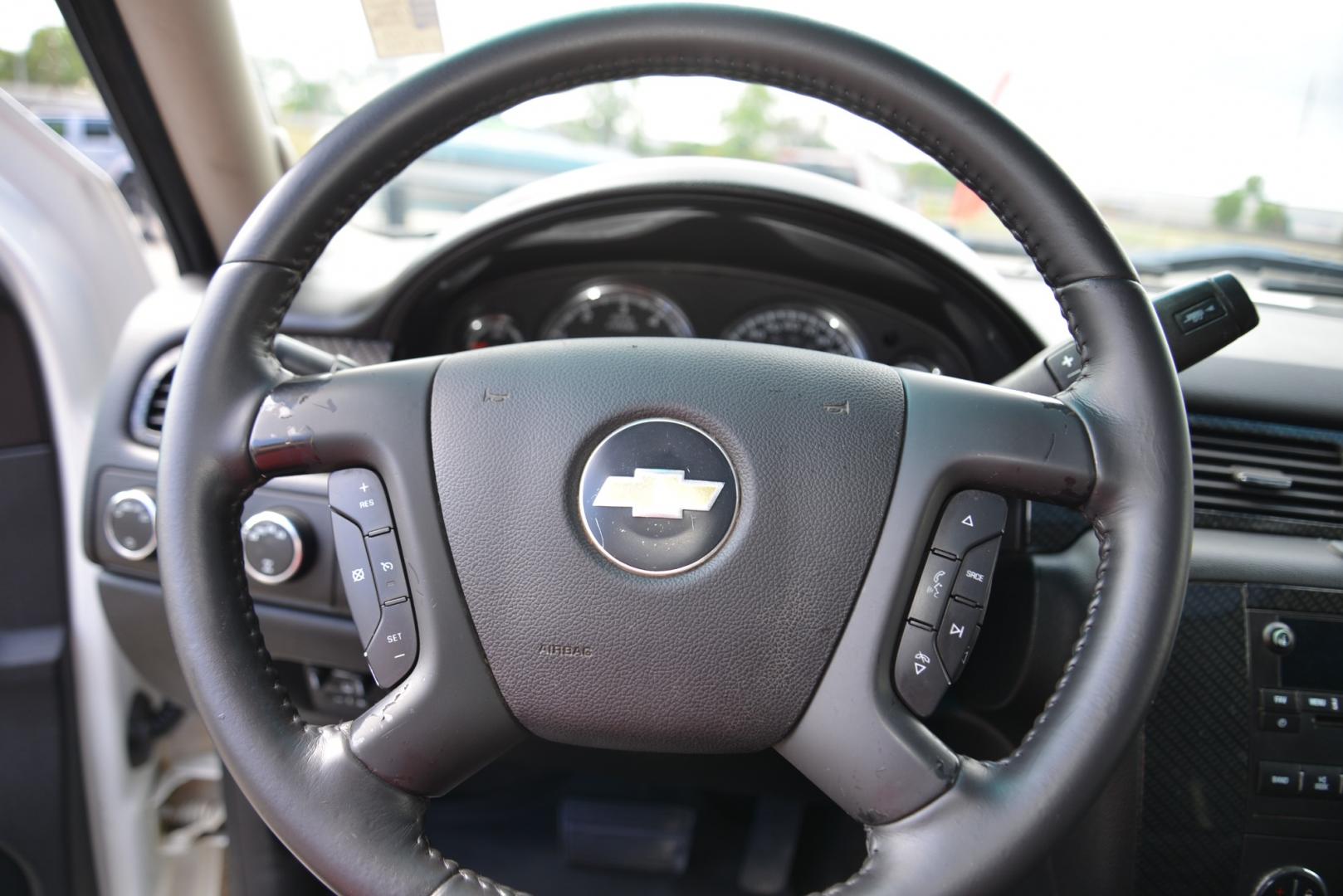 2011 White Diamond /Black Chevrolet Silverado 1500 LTZ Crew Cab 4WD (3GCPKTE31BG) with an 5.3L V8 OHV 16V FFV engine, 4-Speed Automatic transmission, located at 4562 State Avenue, Billings, MT, 59101, (406) 896-9833, 45.769516, -108.526772 - Your looking at a 2011 Chevrolet Silverado 1500 Crew Cab LTZ with a 5 .75 foot Bed With a 5.3 Liter V8 and 6 Speed Automatic Heavy Duty Transmission , Stabilitrac, Traction Control, Anti-lock brakes, Tow Package, 4 Wheel Drive Features include LTZ Package Z71 Package Leather interior with afte - Photo#18