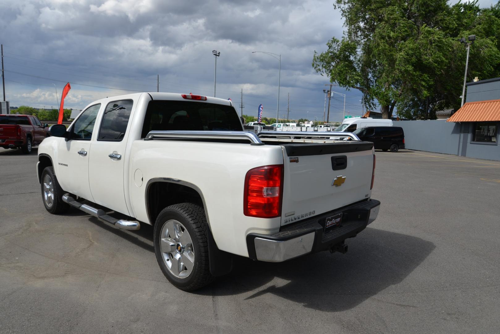 2011 White Diamond /Black Chevrolet Silverado 1500 LTZ Crew Cab 4WD (3GCPKTE31BG) with an 5.3L V8 OHV 16V FFV engine, 4-Speed Automatic transmission, located at 4562 State Avenue, Billings, MT, 59101, (406) 896-9833, 45.769516, -108.526772 - Your looking at a 2011 Chevrolet Silverado 1500 Crew Cab LTZ with a 5 .75 foot Bed With a 5.3 Liter V8 and 6 Speed Automatic Heavy Duty Transmission , Stabilitrac, Traction Control, Anti-lock brakes, Tow Package, 4 Wheel Drive Features include LTZ Package Z71 Package Leather interior with afte - Photo#8