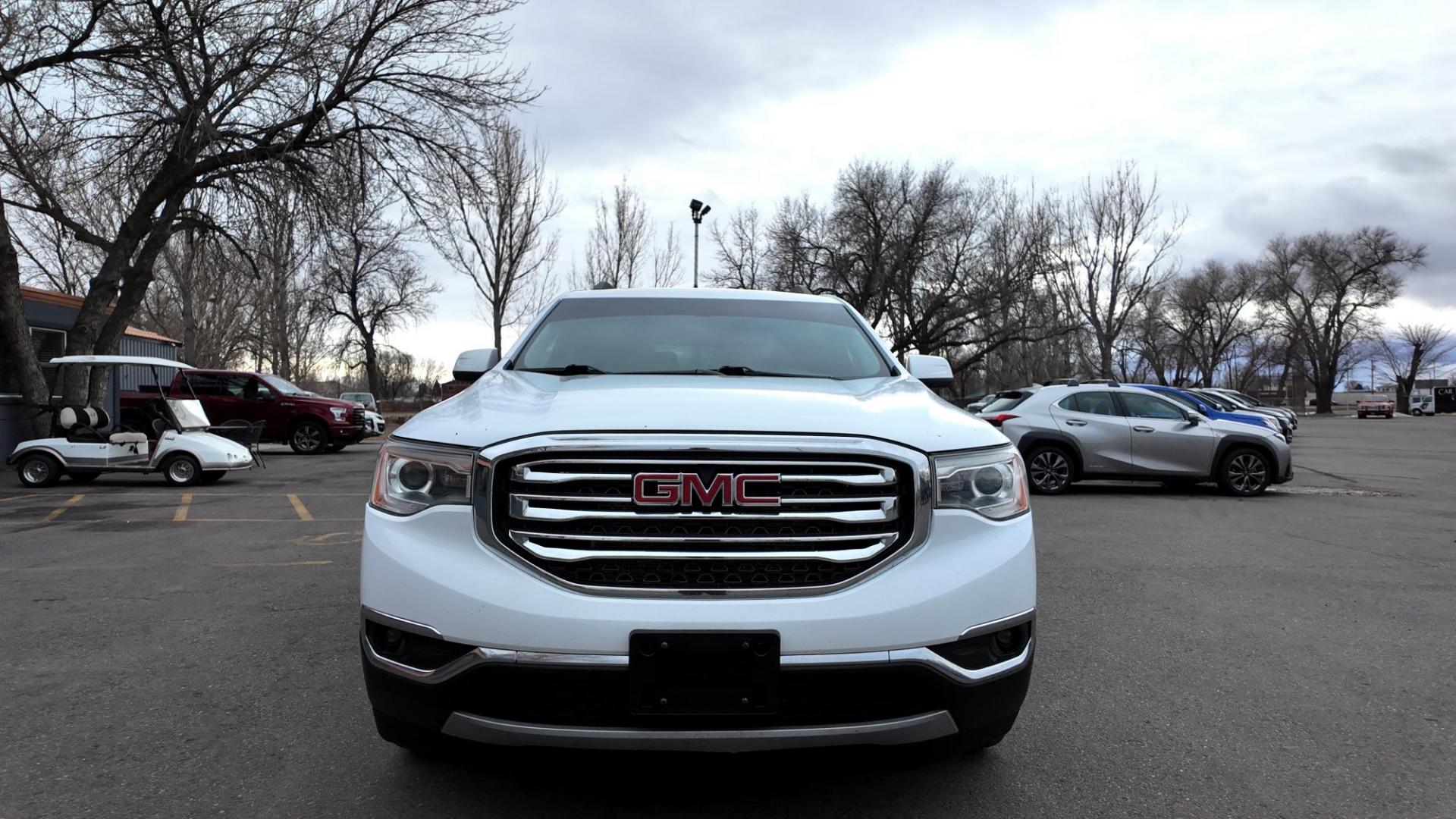 2018 White /Gray GMC Acadia SLE-2 AWD (1GKKNSLS7JZ) with an 3.6L V6 DOHC 24V engine, 6-Speed Automatic transmission, located at 4562 State Avenue, Billings, MT, 59101, (406) 896-9833, 45.769516, -108.526772 - Photo#2