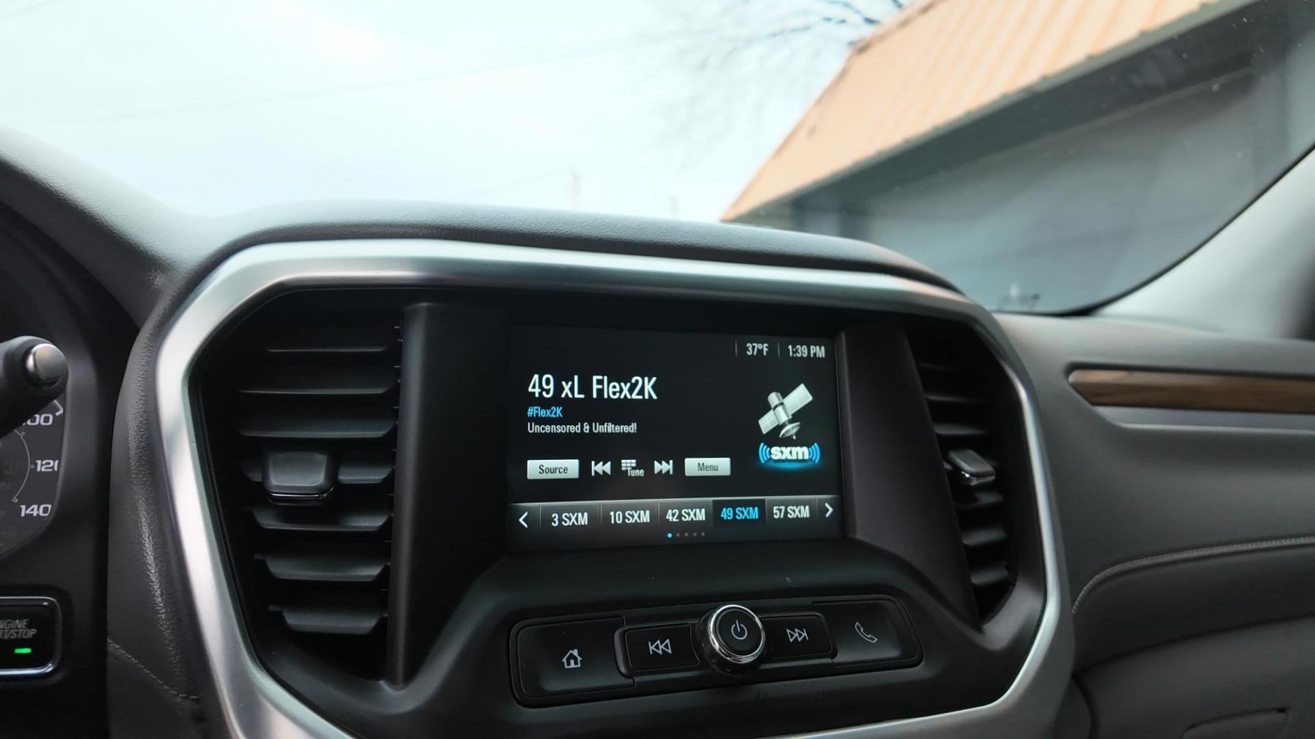 2018 White /Gray GMC Acadia SLE-2 AWD (1GKKNSLS7JZ) with an 3.6L V6 DOHC 24V engine, 6-Speed Automatic transmission, located at 4562 State Avenue, Billings, MT, 59101, (406) 896-9833, 45.769516, -108.526772 - Photo#19