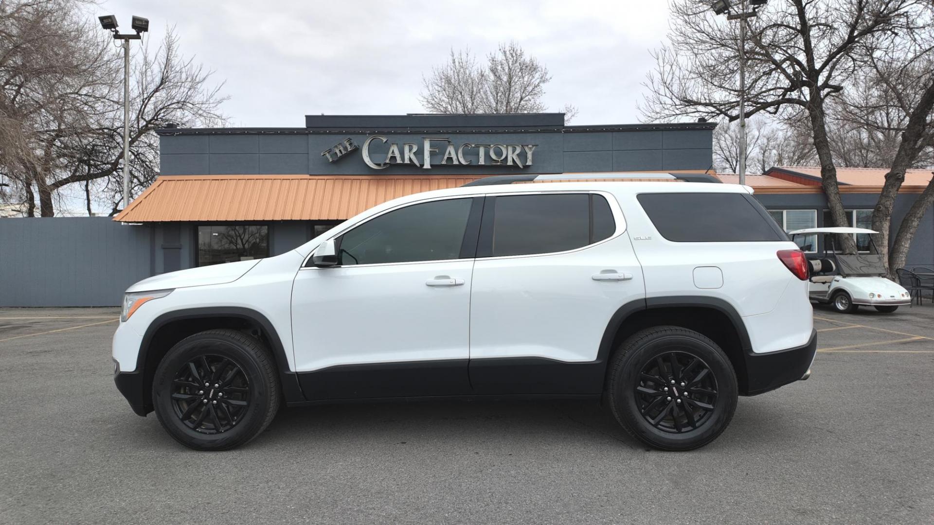 2018 White /Gray GMC Acadia SLE-2 AWD (1GKKNSLS7JZ) with an 3.6L V6 DOHC 24V engine, 6-Speed Automatic transmission, located at 4562 State Avenue, Billings, MT, 59101, (406) 896-9833, 45.769516, -108.526772 - Photo#3