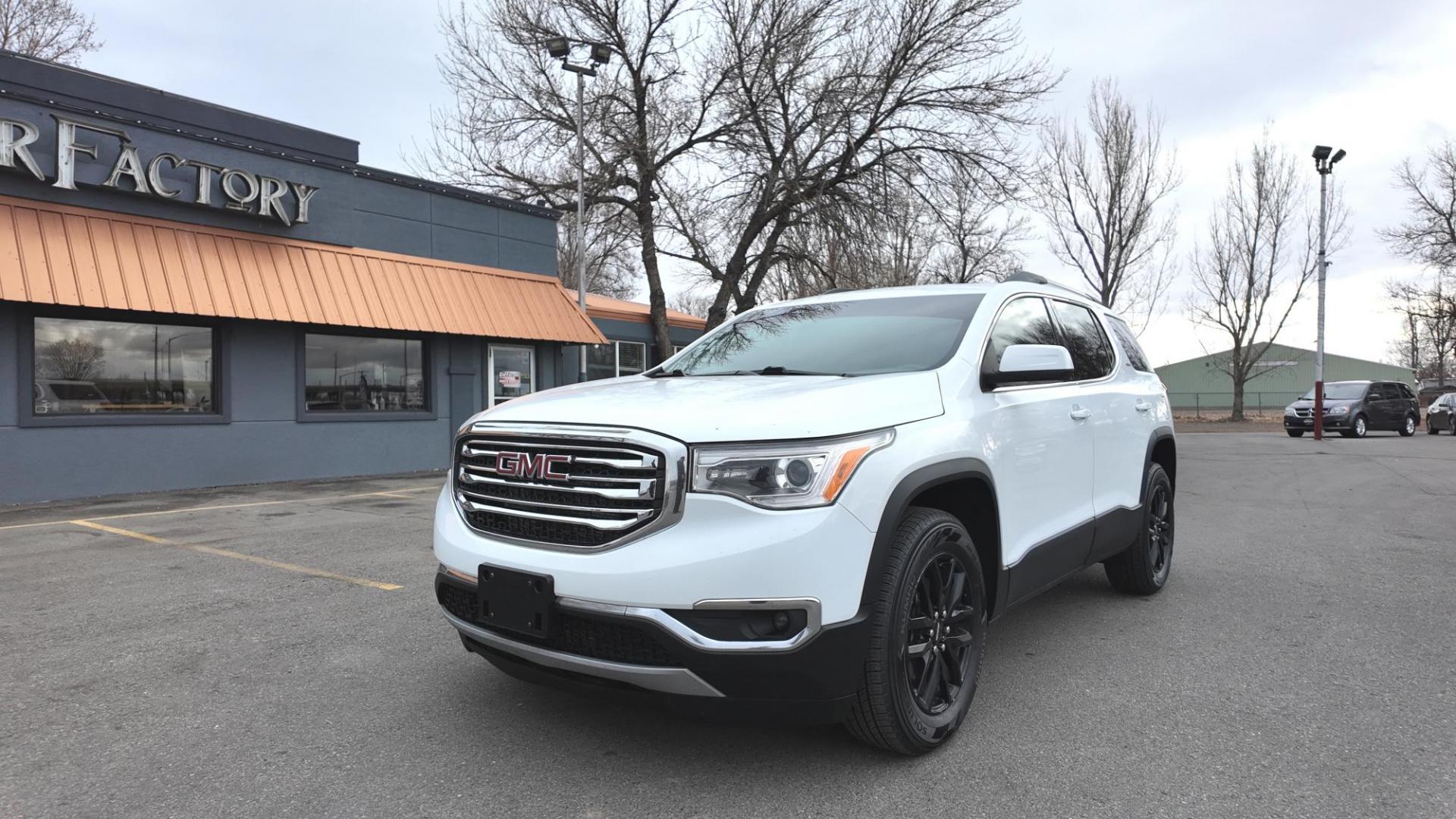 2018 White /Gray GMC Acadia SLE-2 AWD (1GKKNSLS7JZ) with an 3.6L V6 DOHC 24V engine, 6-Speed Automatic transmission, located at 4562 State Avenue, Billings, MT, 59101, (406) 896-9833, 45.769516, -108.526772 - Photo#4