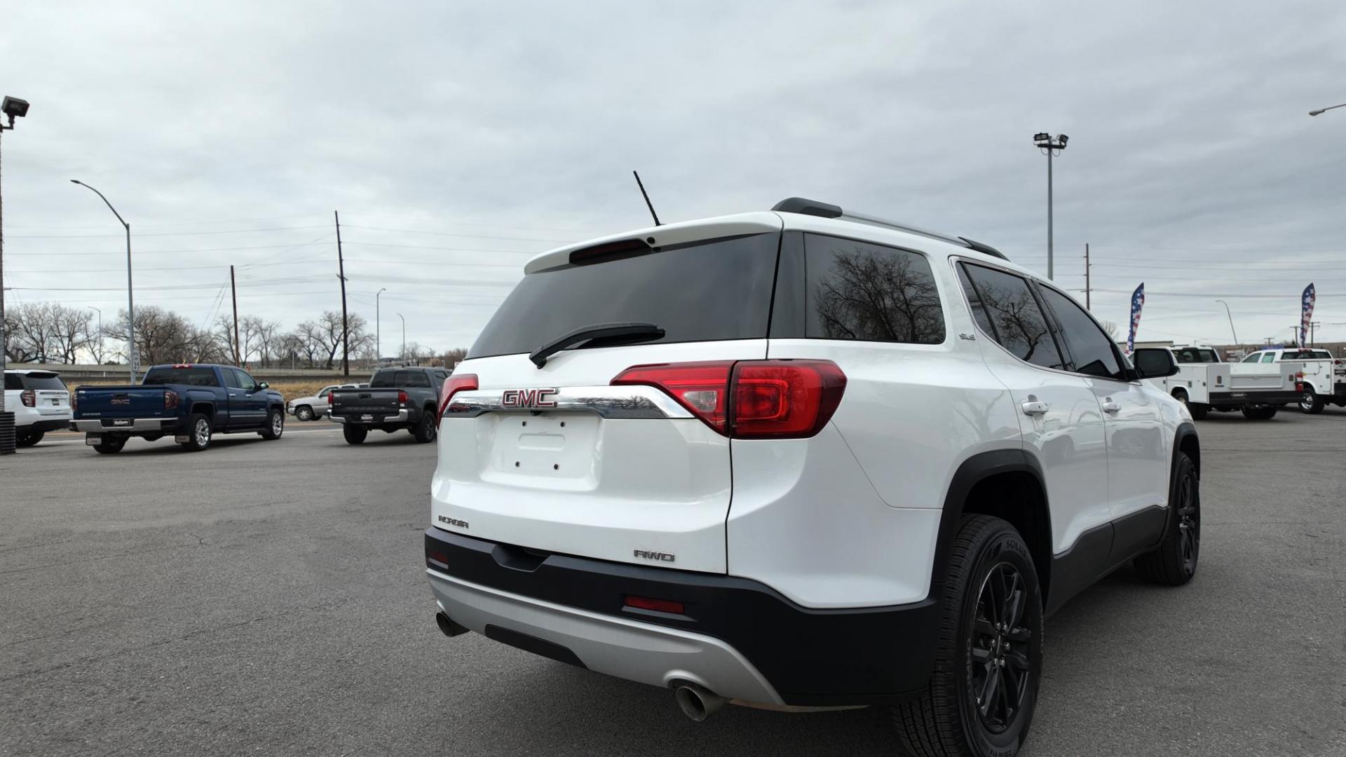 2018 White /Gray GMC Acadia SLE-2 AWD (1GKKNSLS7JZ) with an 3.6L V6 DOHC 24V engine, 6-Speed Automatic transmission, located at 4562 State Avenue, Billings, MT, 59101, (406) 896-9833, 45.769516, -108.526772 - Photo#6