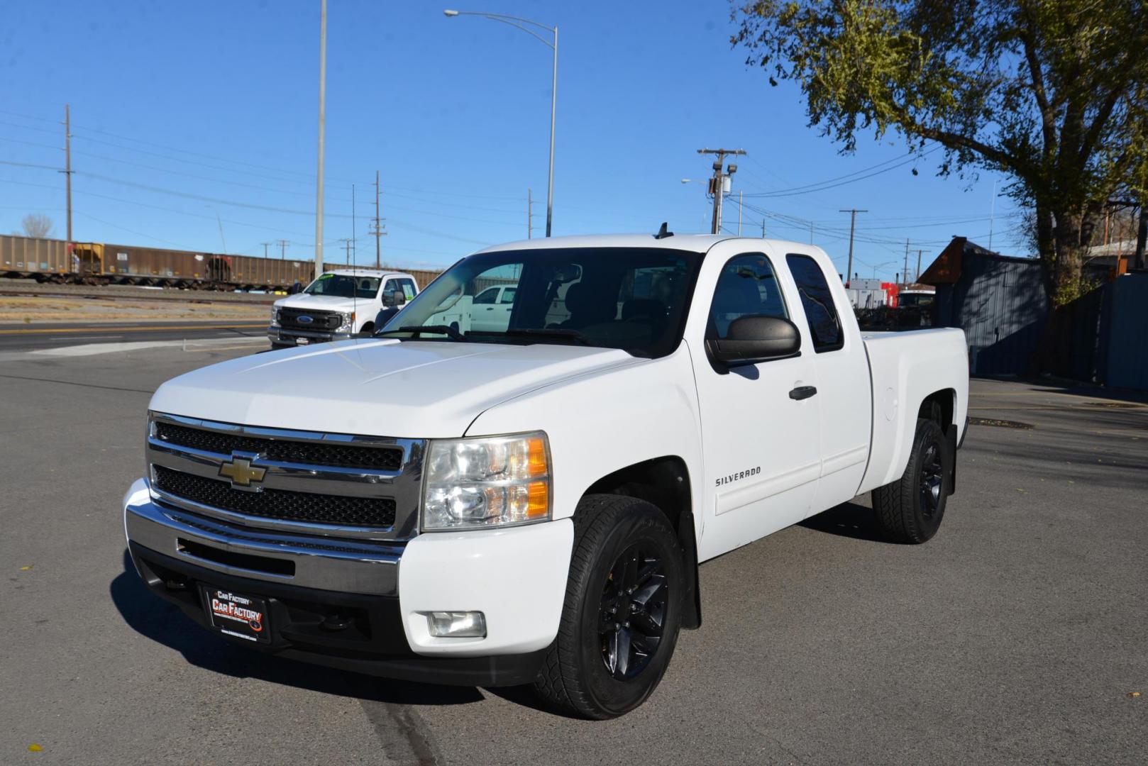 2011 Summit White /Ebony Chevrolet Silverado 1500 LT Ext. Cab 4WD (1GCRKSE37BZ) with an 5.3L V8 OHV 16V FFV engine, 6-Speed Automatic transmission, located at 4562 State Avenue, Billings, MT, 59101, (406) 896-9833, 45.769516, -108.526772 - 2011 Chevy Silverado 1500 LT 4x4 This Chevy is a 2 owner truck. There are no accidents recorded on the history report , the report has multiple service records notated . The Silverado runs and drives nicely. The Interior and exterior are clean. The 18 Inch Yokohama Geolander Tires are in good sha - Photo#3