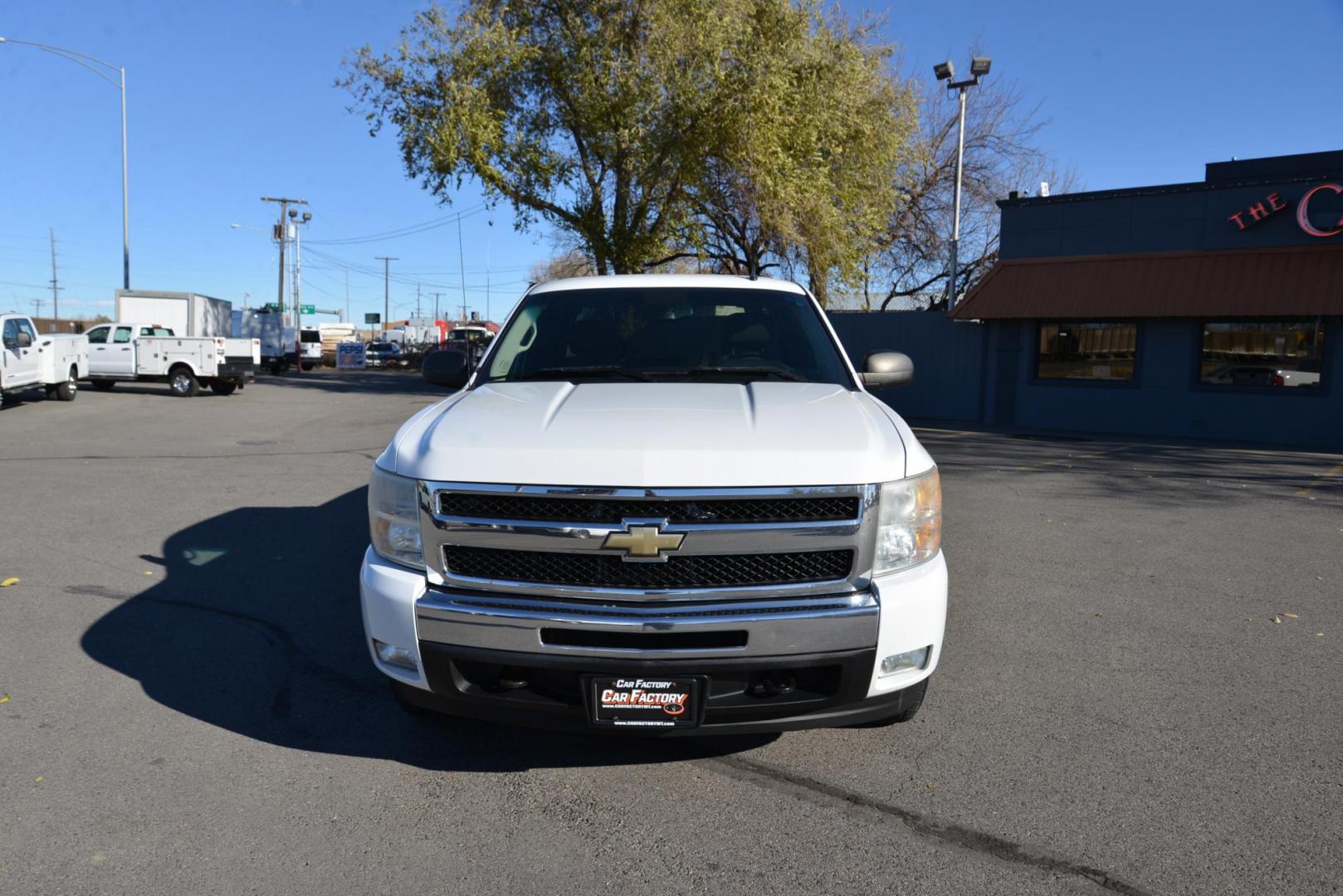 2011 Summit White /Ebony Chevrolet Silverado 1500 LT Ext. Cab 4WD (1GCRKSE37BZ) with an 5.3L V8 OHV 16V FFV engine, 6-Speed Automatic transmission, located at 4562 State Avenue, Billings, MT, 59101, (406) 896-9833, 45.769516, -108.526772 - 2011 Chevy Silverado 1500 LT 4x4 This Chevy is a 2 owner truck. There are no accidents recorded on the history report , the report has multiple service records notated . The Silverado runs and drives nicely. The Interior and exterior are clean. The 18 Inch Yokohama Geolander Tires are in good sha - Photo#4