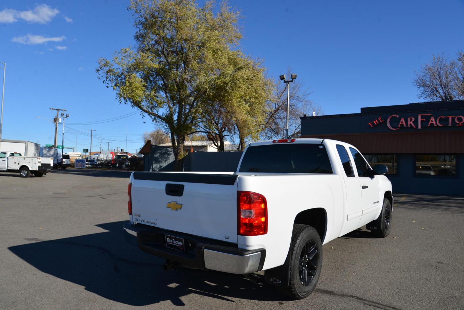 2011 Summit White /Ebony Chevrolet Silverado 1500 LT Ext. Cab 4WD (1GCRKSE37BZ) with an 5.3L V8 OHV 16V FFV engine, 6-Speed Automatic transmission, located at 4562 State Avenue, Billings, MT, 59101, (406) 896-9833, 45.769516, -108.526772 - 2011 Chevy Silverado 1500 LT 4x4 This Chevy is a 2 owner truck. There are no accidents recorded on the history report , the report has multiple service records notated . The Silverado runs and drives nicely. The Interior and exterior are clean. The 18 Inch Yokohama Geolander Tires are in good sha - Photo#6