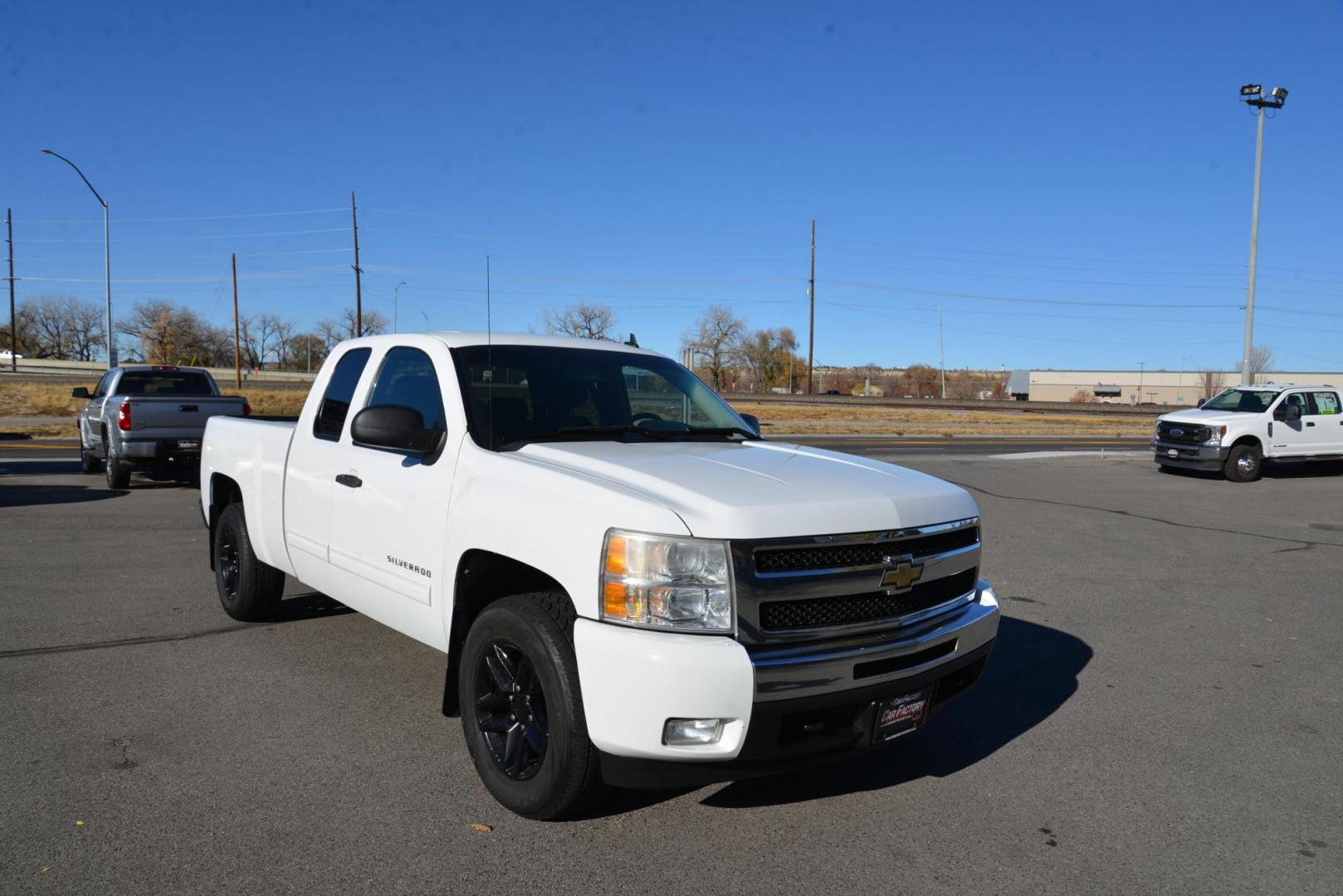 2011 Summit White /Ebony Chevrolet Silverado 1500 LT Ext. Cab 4WD (1GCRKSE37BZ) with an 5.3L V8 OHV 16V FFV engine, 6-Speed Automatic transmission, located at 4562 State Avenue, Billings, MT, 59101, (406) 896-9833, 45.769516, -108.526772 - 2011 Chevy Silverado 1500 LT 4x4 This Chevy is a 2 owner truck. There are no accidents recorded on the history report , the report has multiple service records notated . The Silverado runs and drives nicely. The Interior and exterior are clean. The 18 Inch Yokohama Geolander Tires are in good sha - Photo#9