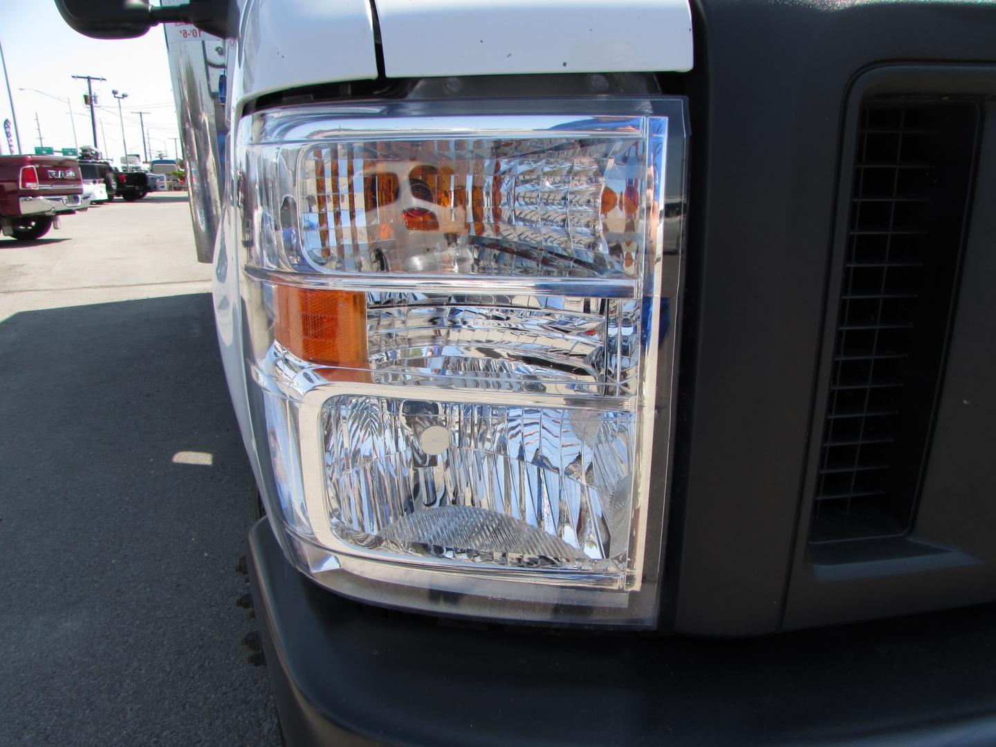 2022 White /Gray Ford Econoline E-350 Super Duty (1FDWE3FN0ND) with an 7.3LV8 OHV 16V engine, 6 speed automatic transmission, located at 4562 State Avenue, Billings, MT, 59101, (406) 896-9833, 45.769516, -108.526772 - Photo#9