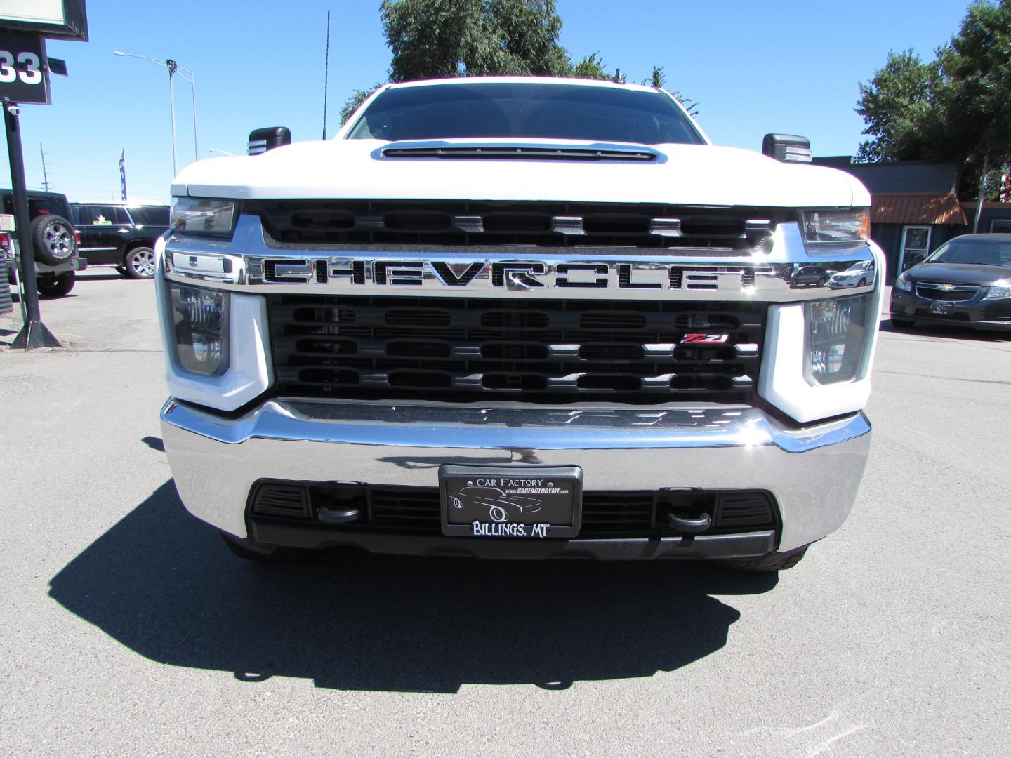2021 White /Gray Chevrolet Silverado 2500HD LT Crew Cab Short Box 4WD (1GC1YNEY3MF) with an 6.6L V8 OHV 16V DIESEL engine, 6A transmission, located at 4562 State Avenue, Billings, MT, 59101, (406) 896-9833, 45.769516, -108.526772 - Photo#6