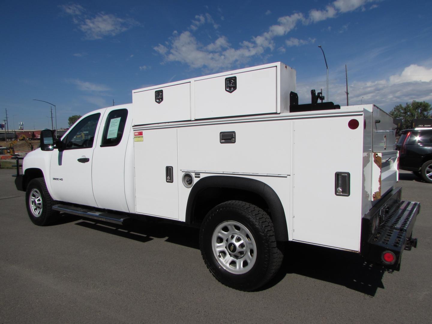 2013 White /Gray Chevrolet Silverado 3500HD Work Truck Ext. Cab Long Box 4WD (1GB5KZCG9DZ) with an 6.0L V8 OHV 16V FFV engine, 6-Speed Automatic transmission, located at 4562 State Avenue, Billings, MT, 59101, (406) 896-9833, 45.769516, -108.526772 - Photo#1