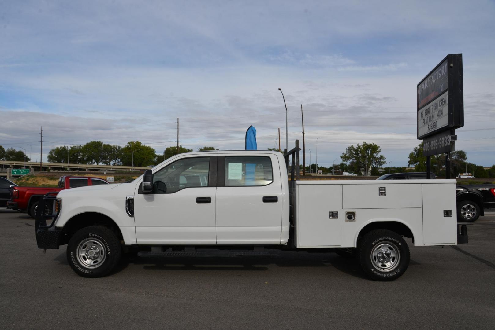 2018 Oxford White /Medium Earth Gray Ford F-250 SD Service Body Crew Cab 4WD (1FD7W2B66JE) with an 6.2L V8 OHV 16V engine, 6A transmission, located at 4562 State Avenue, Billings, MT, 59101, (406) 896-9833, 45.769516, -108.526772 - Photo#11