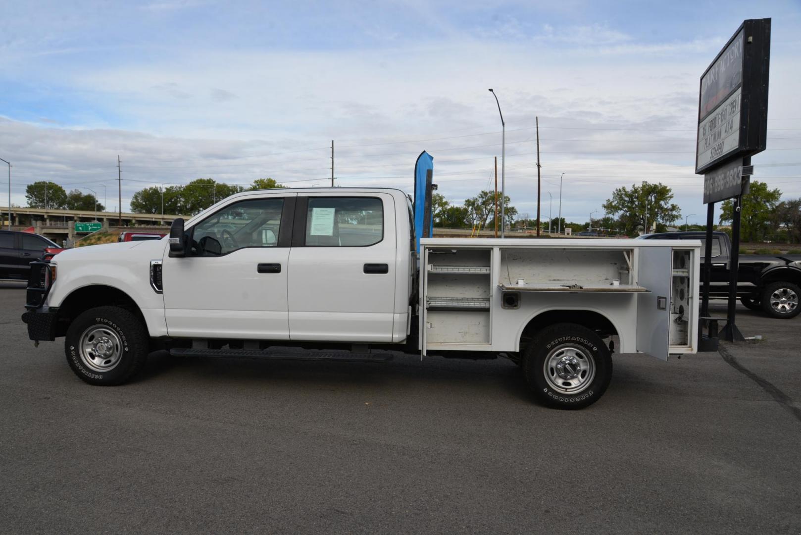 2018 Oxford White /Medium Earth Gray Ford F-250 SD Service Body Crew Cab 4WD (1FD7W2B66JE) with an 6.2L V8 OHV 16V engine, 6A transmission, located at 4562 State Avenue, Billings, MT, 59101, (406) 896-9833, 45.769516, -108.526772 - Photo#18