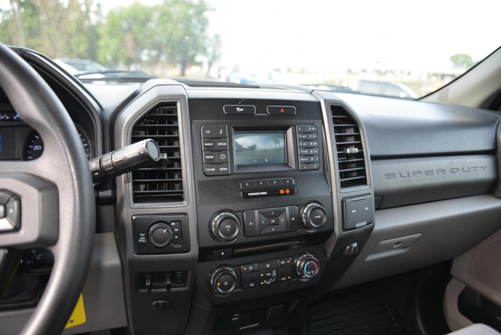 2018 Oxford White /Medium Earth Gray Ford F-250 SD Service Body Crew Cab 4WD (1FD7W2B66JE) with an 6.2L V8 OHV 16V engine, 6A transmission, located at 4562 State Avenue, Billings, MT, 59101, (406) 896-9833, 45.769516, -108.526772 - Photo#22