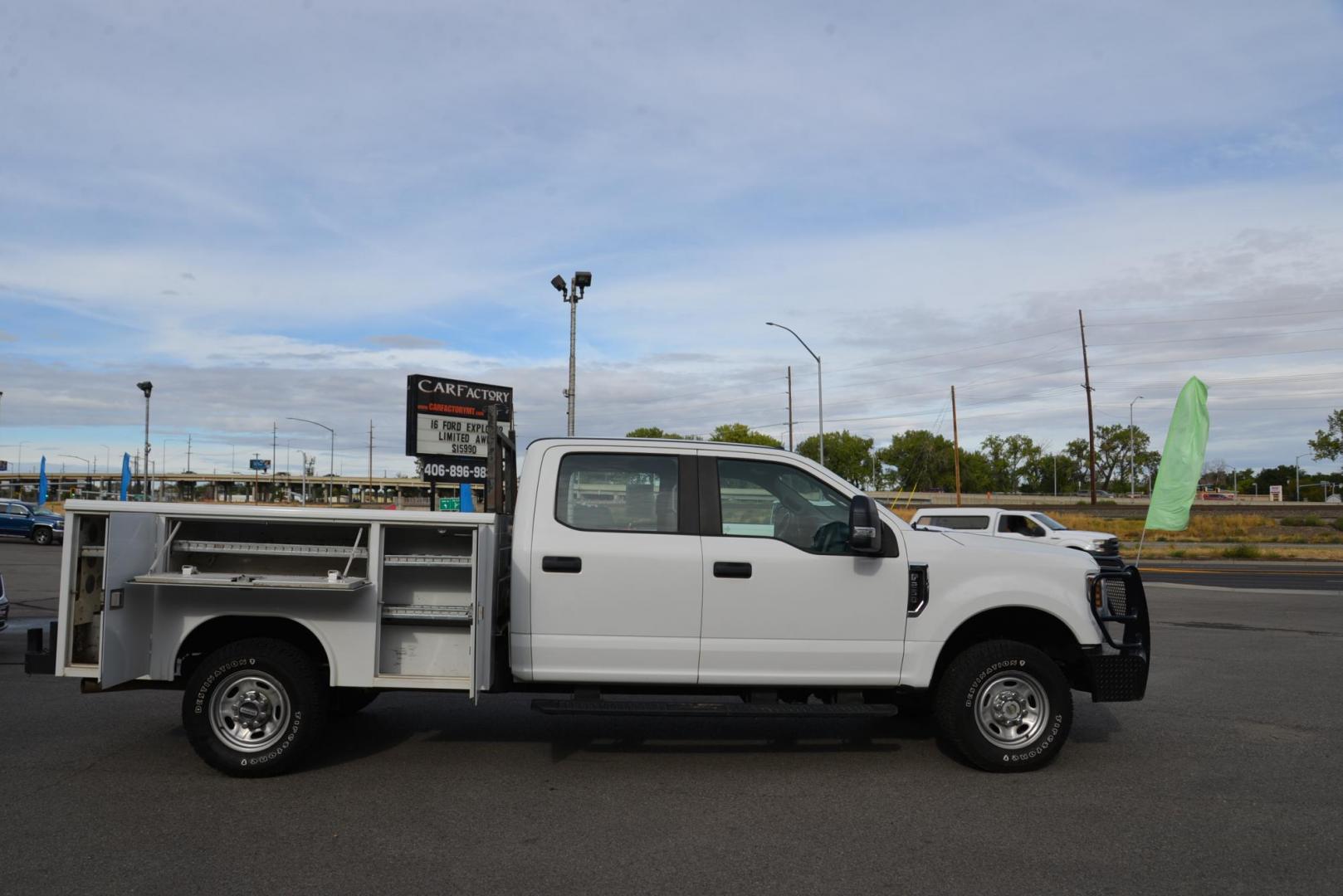 2018 Oxford White /Medium Earth Gray Ford F-250 SD Service Body Crew Cab 4WD (1FD7W2B66JE) with an 6.2L V8 OHV 16V engine, 6A transmission, located at 4562 State Avenue, Billings, MT, 59101, (406) 896-9833, 45.769516, -108.526772 - Photo#8