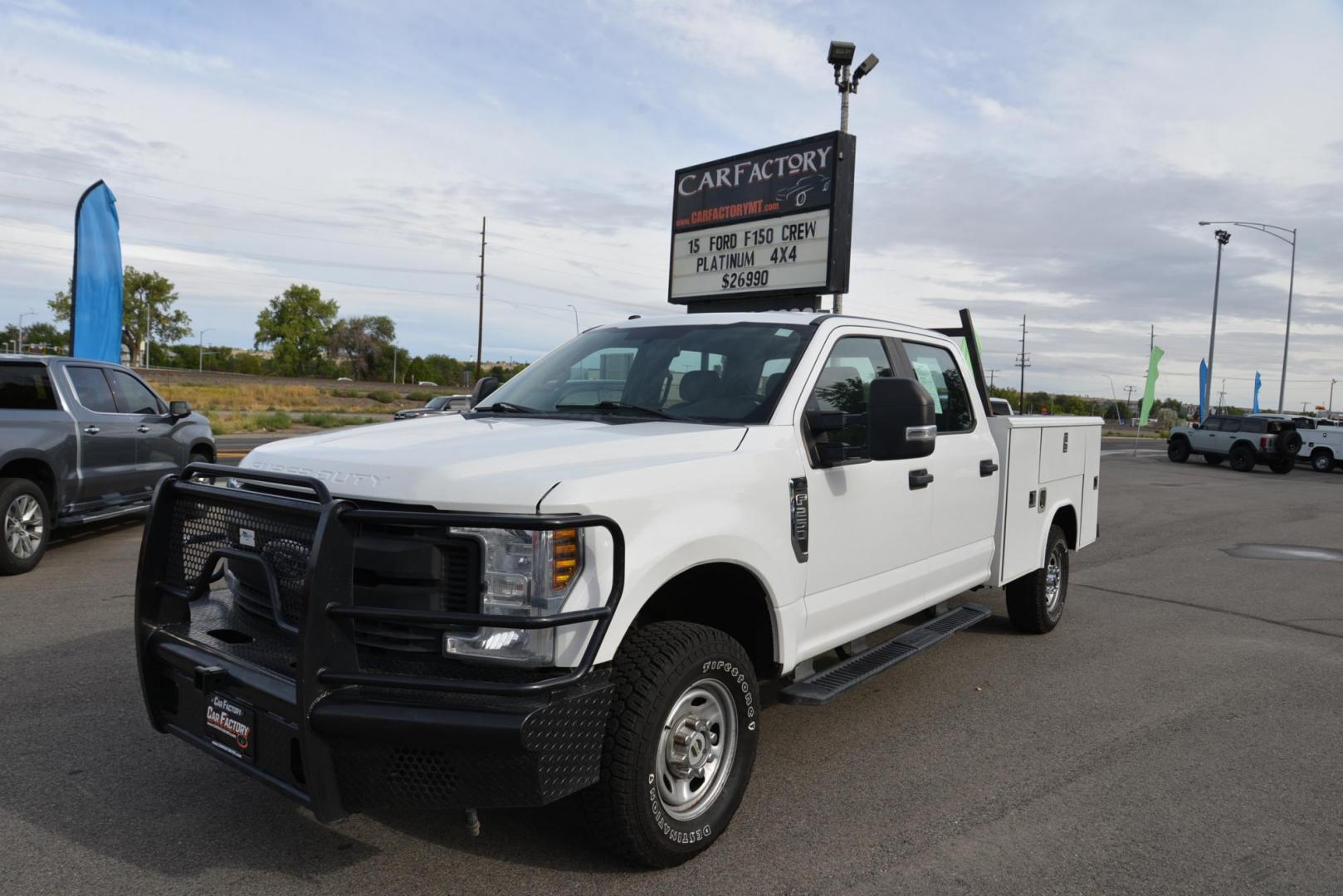 2018 Oxford White /Medium Earth Gray Ford F-250 SD Service Body Crew Cab 4WD (1FD7W2B66JE) with an 6.2L V8 OHV 16V engine, 6A transmission, located at 4562 State Avenue, Billings, MT, 59101, (406) 896-9833, 45.769516, -108.526772 - Photo#10