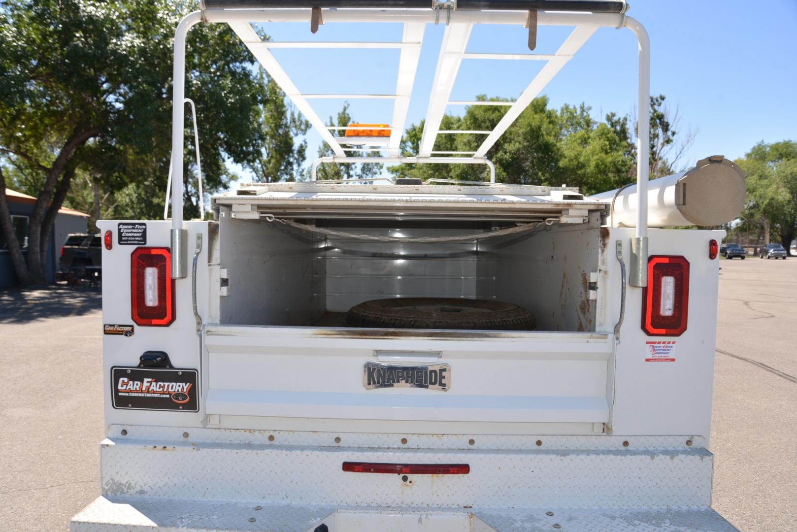 2018 White /Gray RAM 3500 Service Body Crew Cab 4WD (3C7WR9CJ9JG) with an 6.4L Heavy Duty Hemi V8 engine, 6 speed automatic transmission, located at 4562 State Avenue, Billings, MT, 59101, (406) 896-9833, 45.769516, -108.526772 - 2018 Ram 3500 Tradesman Crew Cab 4WD - Service Body - Extremely Clean! 6.4L Heavy Duty Hemi V8 Engine - 6 speed Automatic Transmission - 4WD - Knapheide Steel Service Body - Montana One owner - 102,468 miles - Extremely clean! Tradesman package - air conditioning - tilt wheel - cruise control - Photo#5