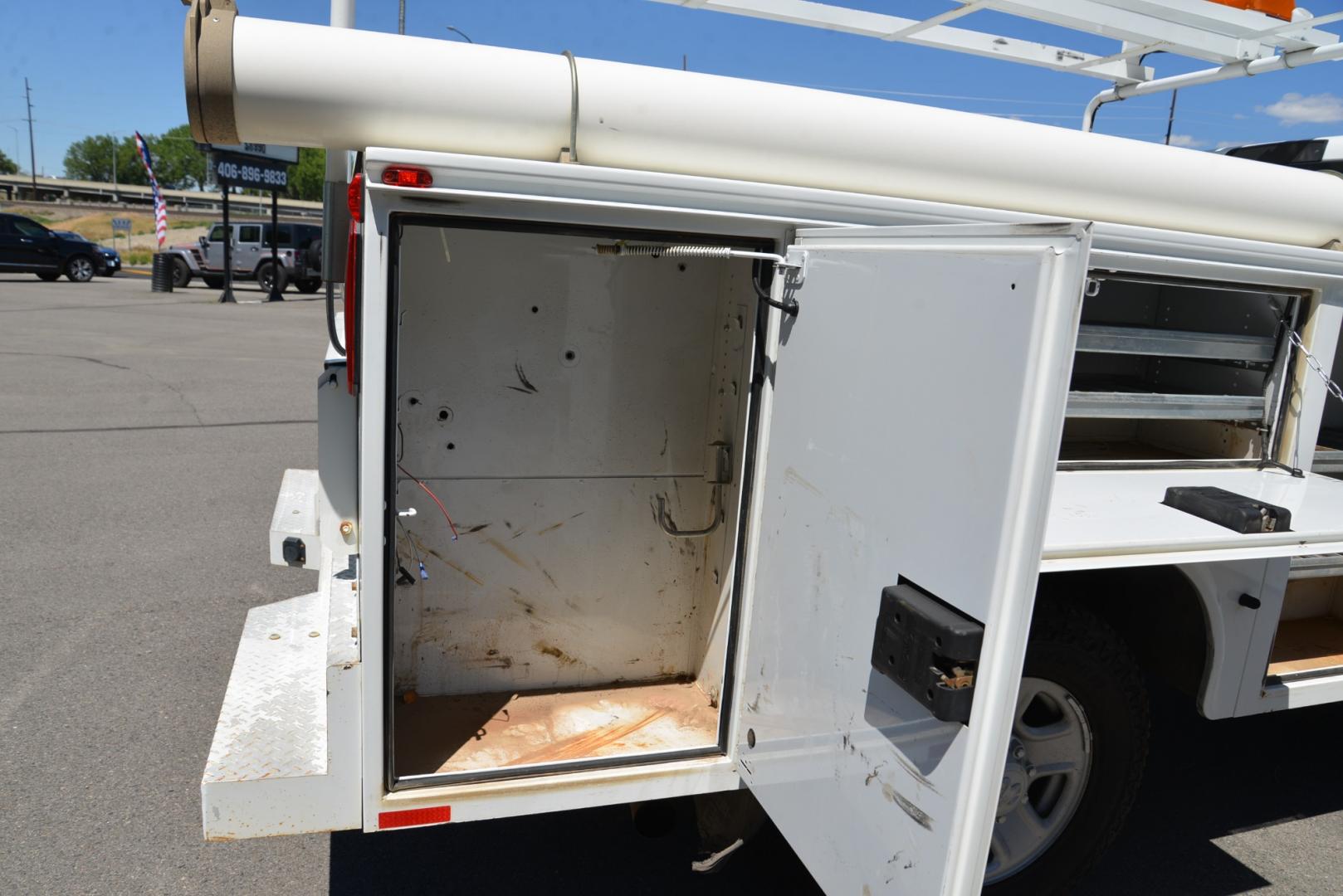 2018 White /Gray RAM 3500 Service Body Crew Cab 4WD (3C7WR9CJ9JG) with an 6.4L Heavy Duty Hemi V8 engine, 6 speed automatic transmission, located at 4562 State Avenue, Billings, MT, 59101, (406) 896-9833, 45.769516, -108.526772 - 2018 Ram 3500 Tradesman Crew Cab 4WD - Service Body - Extremely Clean! 6.4L Heavy Duty Hemi V8 Engine - 6 speed Automatic Transmission - 4WD - Knapheide Steel Service Body - Montana One owner - 102,468 miles - Extremely clean! Tradesman package - air conditioning - tilt wheel - cruise control - Photo#16