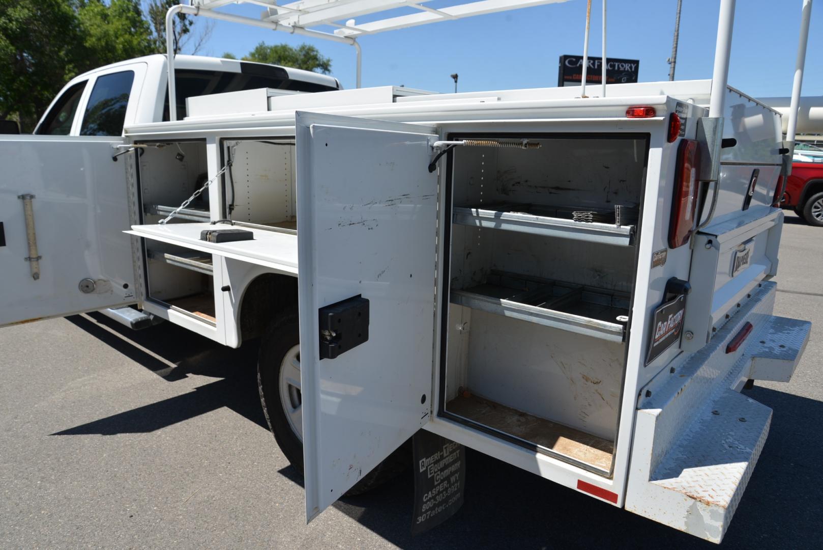 2018 White /Gray RAM 3500 Service Body Crew Cab 4WD (3C7WR9CJ9JG) with an 6.4L Heavy Duty Hemi V8 engine, 6 speed automatic transmission, located at 4562 State Avenue, Billings, MT, 59101, (406) 896-9833, 45.769516, -108.526772 - 2018 Ram 3500 Tradesman Crew Cab 4WD - Service Body - Extremely Clean! 6.4L Heavy Duty Hemi V8 Engine - 6 speed Automatic Transmission - 4WD - Knapheide Steel Service Body - Montana One owner - 102,468 miles - Extremely clean! Tradesman package - air conditioning - tilt wheel - cruise control - Photo#8