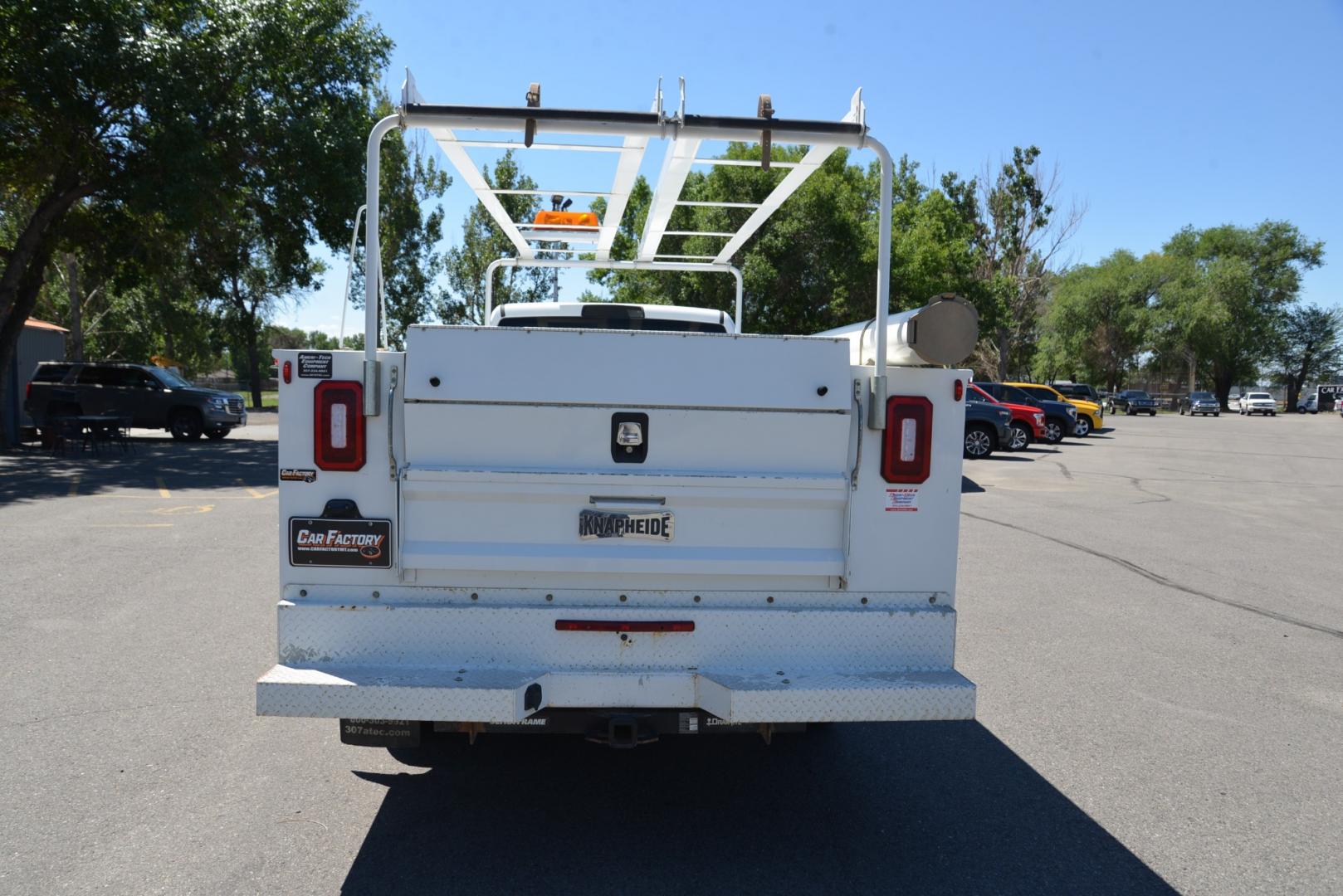 2018 White /Gray RAM 3500 Service Body Crew Cab 4WD (3C7WR9CJ9JG) with an 6.4L Heavy Duty Hemi V8 engine, 6 speed automatic transmission, located at 4562 State Avenue, Billings, MT, 59101, (406) 896-9833, 45.769516, -108.526772 - 2018 Ram 3500 Tradesman Crew Cab 4WD - Service Body - Extremely Clean! 6.4L Heavy Duty Hemi V8 Engine - 6 speed Automatic Transmission - 4WD - Knapheide Steel Service Body - Montana One owner - 102,468 miles - Extremely clean! Tradesman package - air conditioning - tilt wheel - cruise control - Photo#4