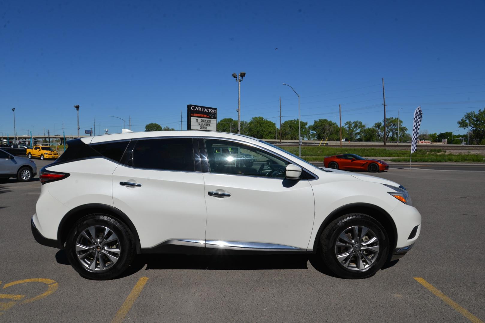 2017 White /Black Nissan Murano (5N1AZ2MH1HN) with an 3.5L V6 engine, Automatic transmission, located at 4562 State Avenue, Billings, MT, 59101, (406) 896-9833, 45.769516, -108.526772 - Photo#1