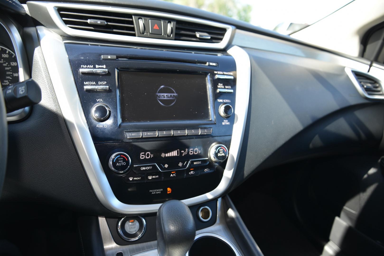 2017 White /Black Nissan Murano (5N1AZ2MH1HN) with an 3.5L V6 engine, Automatic transmission, located at 4562 State Avenue, Billings, MT, 59101, (406) 896-9833, 45.769516, -108.526772 - Photo#24