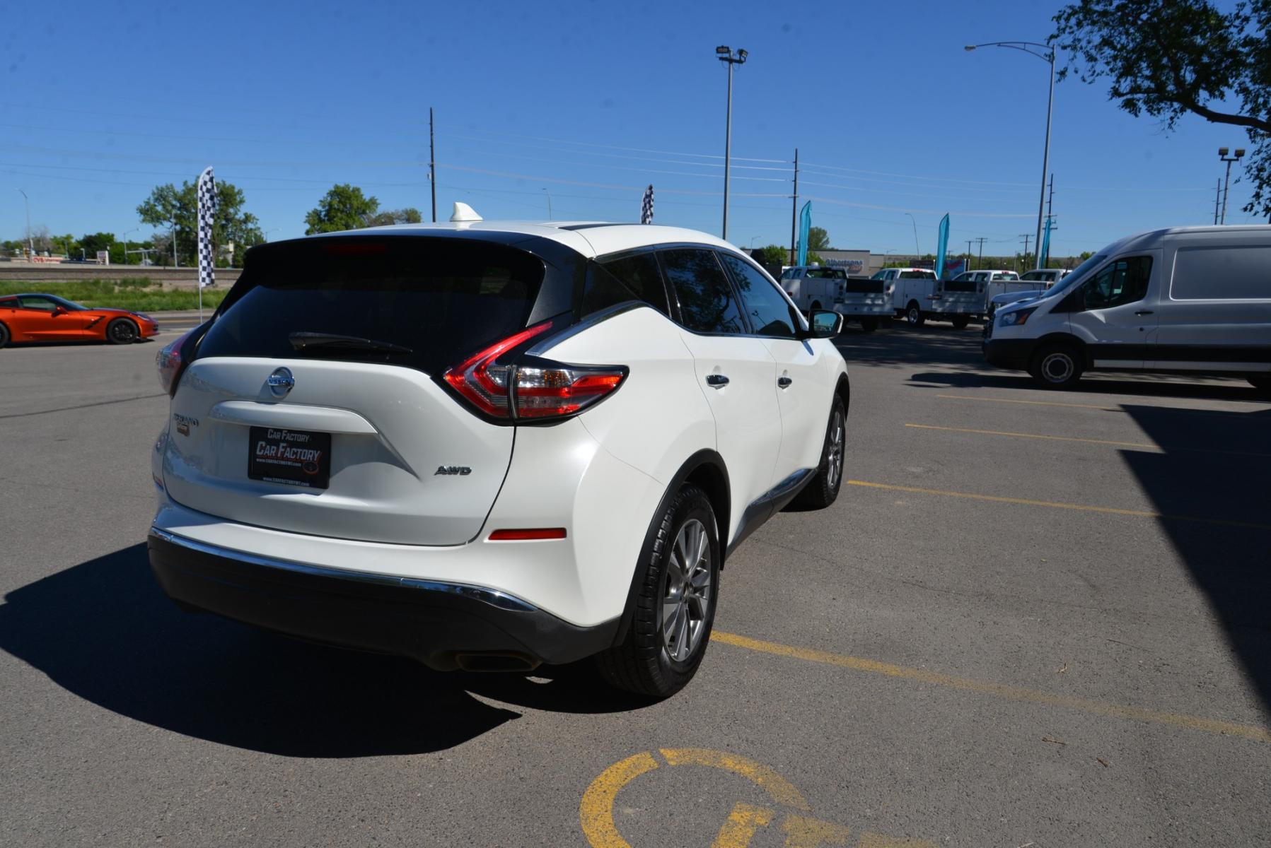 2017 White /Black Nissan Murano (5N1AZ2MH1HN) with an 3.5L V6 engine, Automatic transmission, located at 4562 State Avenue, Billings, MT, 59101, (406) 896-9833, 45.769516, -108.526772 - 2017 Nissan Murano All Wheel Drive with a 3.5 liter V6, automatic transmission ,5280 pound GVWR Features include Premium Pearl White Color, 7 inch Screen with Sirius XM Radio, Bluetooth, CD Player and Rear View Camera, Stereo Control in the steering wheel, first and second row curtain air - Photo #3