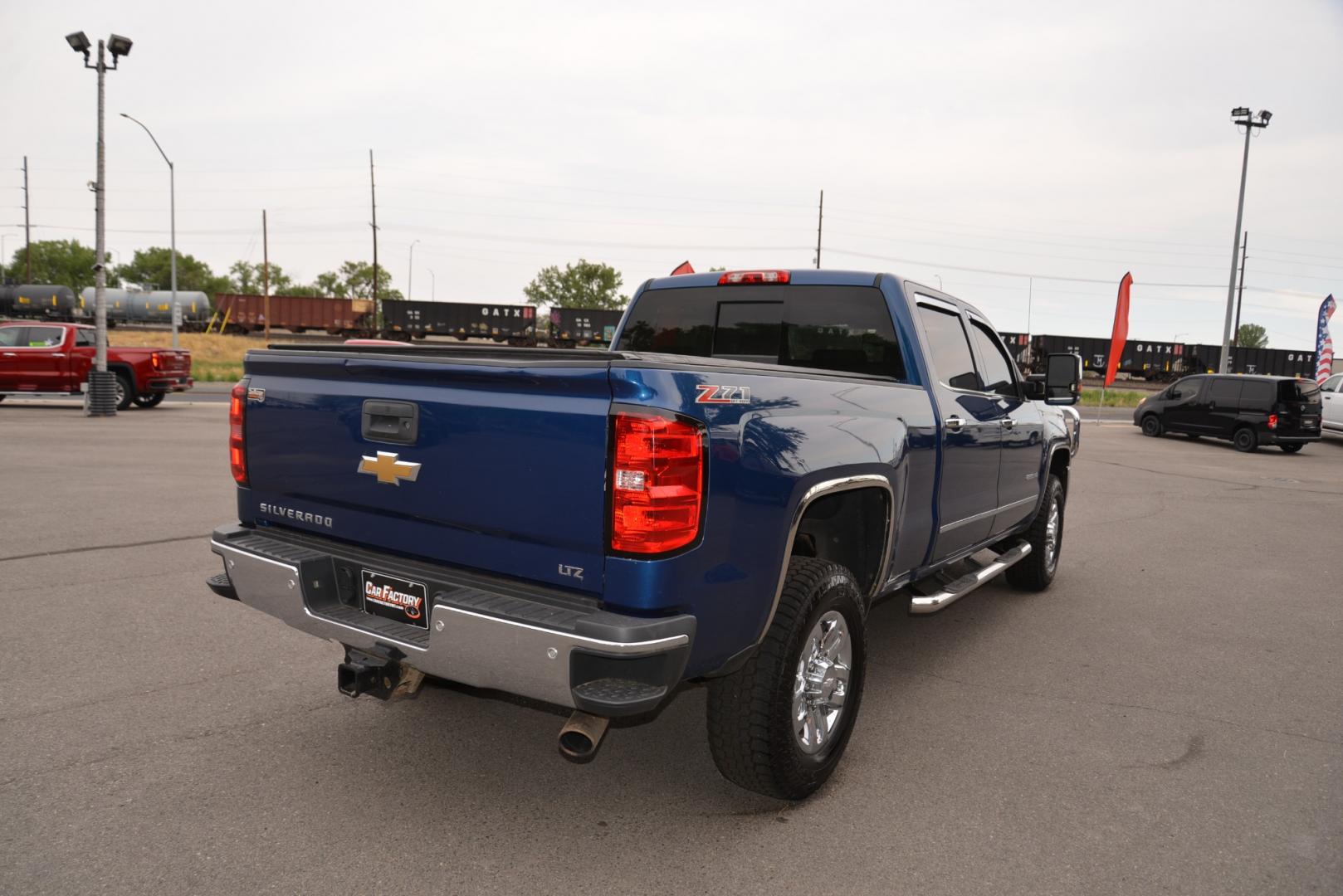 2015 Blue /Gray Leather Chevrolet Silverado 2500HD LTZ Z71 (1GC1KWEGXFF) with an 6.0L Gasoline engine engine, Automatic transmission, located at 4562 State Avenue, Billings, MT, 59101, (406) 896-9833, 45.769516, -108.526772 - Photo#8