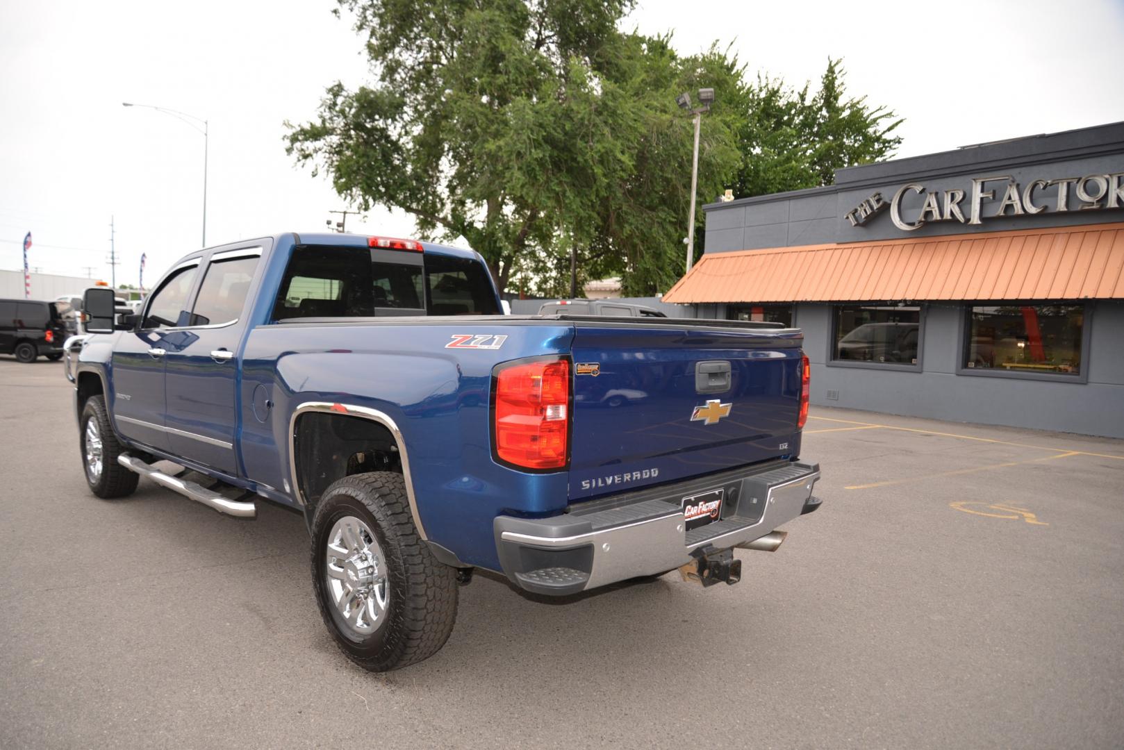 2015 Blue /Gray Leather Chevrolet Silverado 2500HD LTZ Z71 (1GC1KWEGXFF) with an 6.0L Gasoline engine engine, Automatic transmission, located at 4562 State Avenue, Billings, MT, 59101, (406) 896-9833, 45.769516, -108.526772 - Photo#6