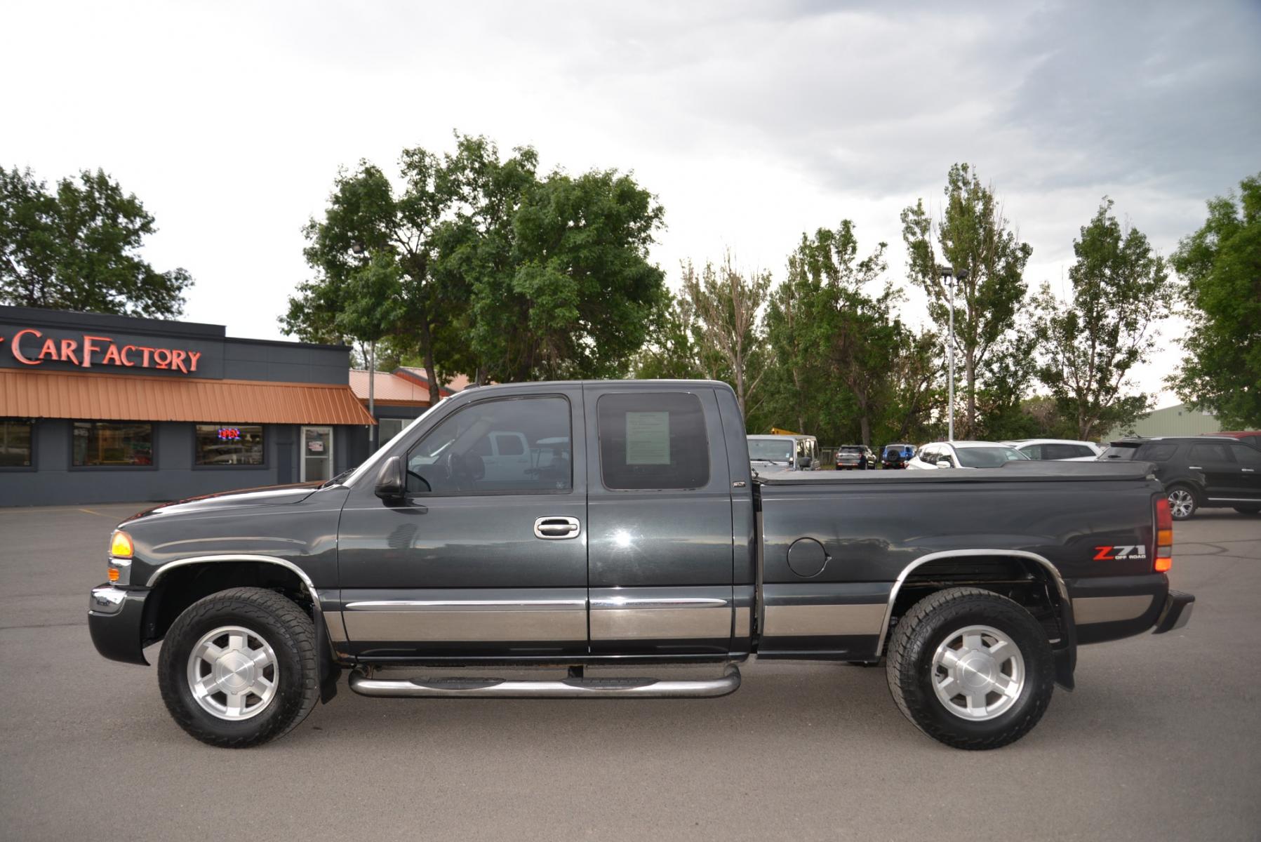 2004 Grey /Grey GMC Sierra 1500 SLT (2GTEK19T841) with an 5.3L V8 engine, Automatic transmission, located at 4562 State Avenue, Billings, MT, 59101, (406) 896-9833, 45.769516, -108.526772 - Photo #6