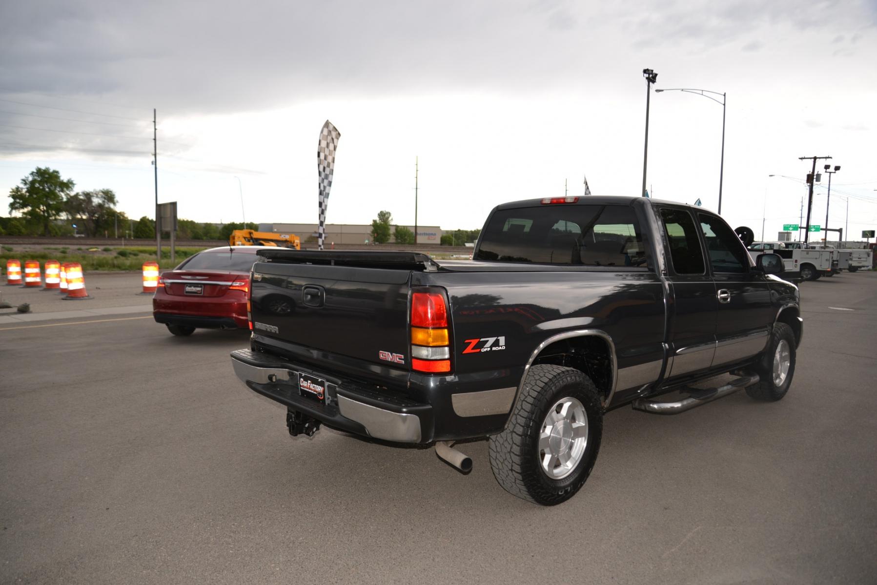 2004 Grey /Grey GMC Sierra 1500 SLT (2GTEK19T841) with an 5.3L V8 engine, Automatic transmission, located at 4562 State Avenue, Billings, MT, 59101, (406) 896-9833, 45.769516, -108.526772 - Photo #3