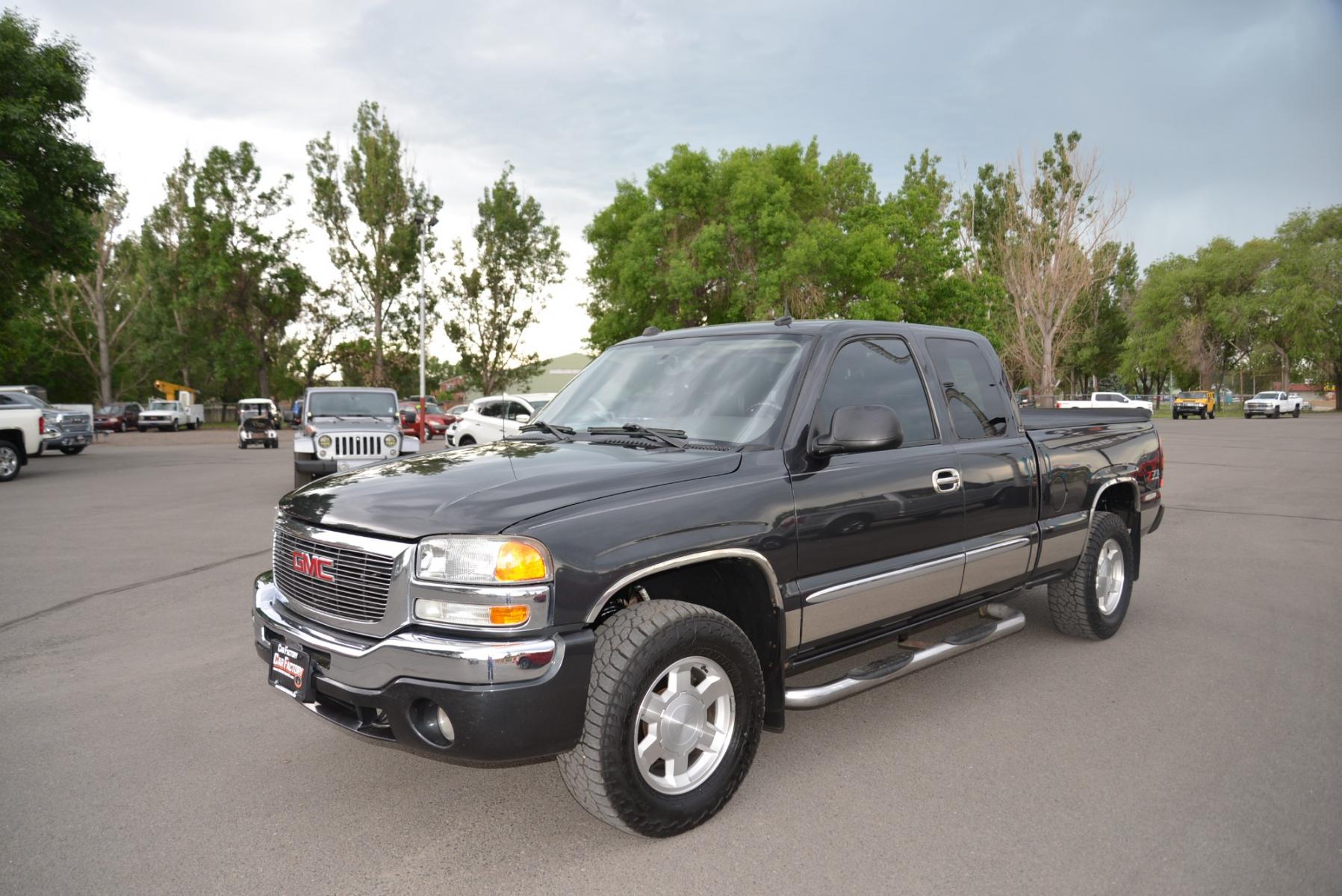 2004 Grey /Grey GMC Sierra 1500 SLT (2GTEK19T841) with an 5.3L V8 engine, Automatic transmission, located at 4562 State Avenue, Billings, MT, 59101, (406) 896-9833, 45.769516, -108.526772 - Photo #7