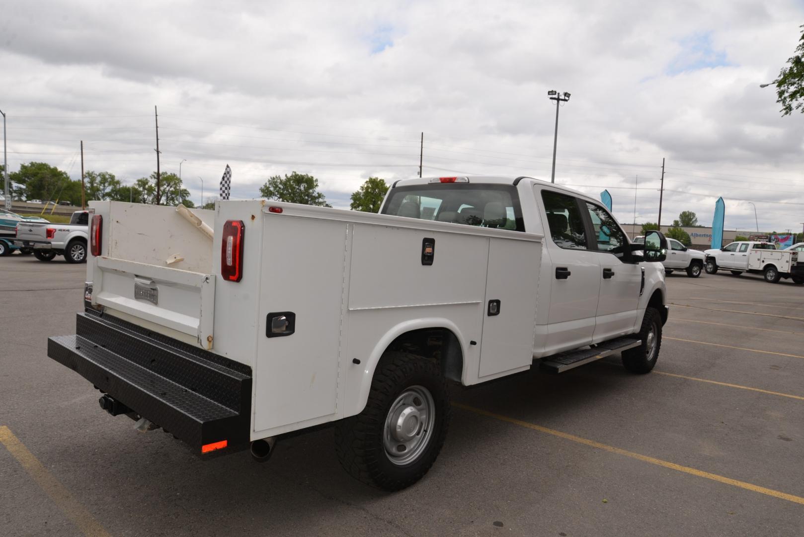 2019 White /Grey Ford F-350 SD XL (1FD8W3B61KE) with an 6.2L V8 engine, 6 speed automatic transmission, located at 4562 State Avenue, Billings, MT, 59101, (406) 896-9833, 45.769516, -108.526772 - 2019 Ford F-350 SD Crew Cab 4x4 6.2L V8, 6 Speed Automatic transmission, 3.73 Electronic Locking Axle, 10,800 Pound GVWR package, Skid Plates, Trailer Brake Controller Features include: Preferred Equipment Package Air Conditioning Power Windows and Locks Cruise Control, Tilt Steering Wheel - Photo#6