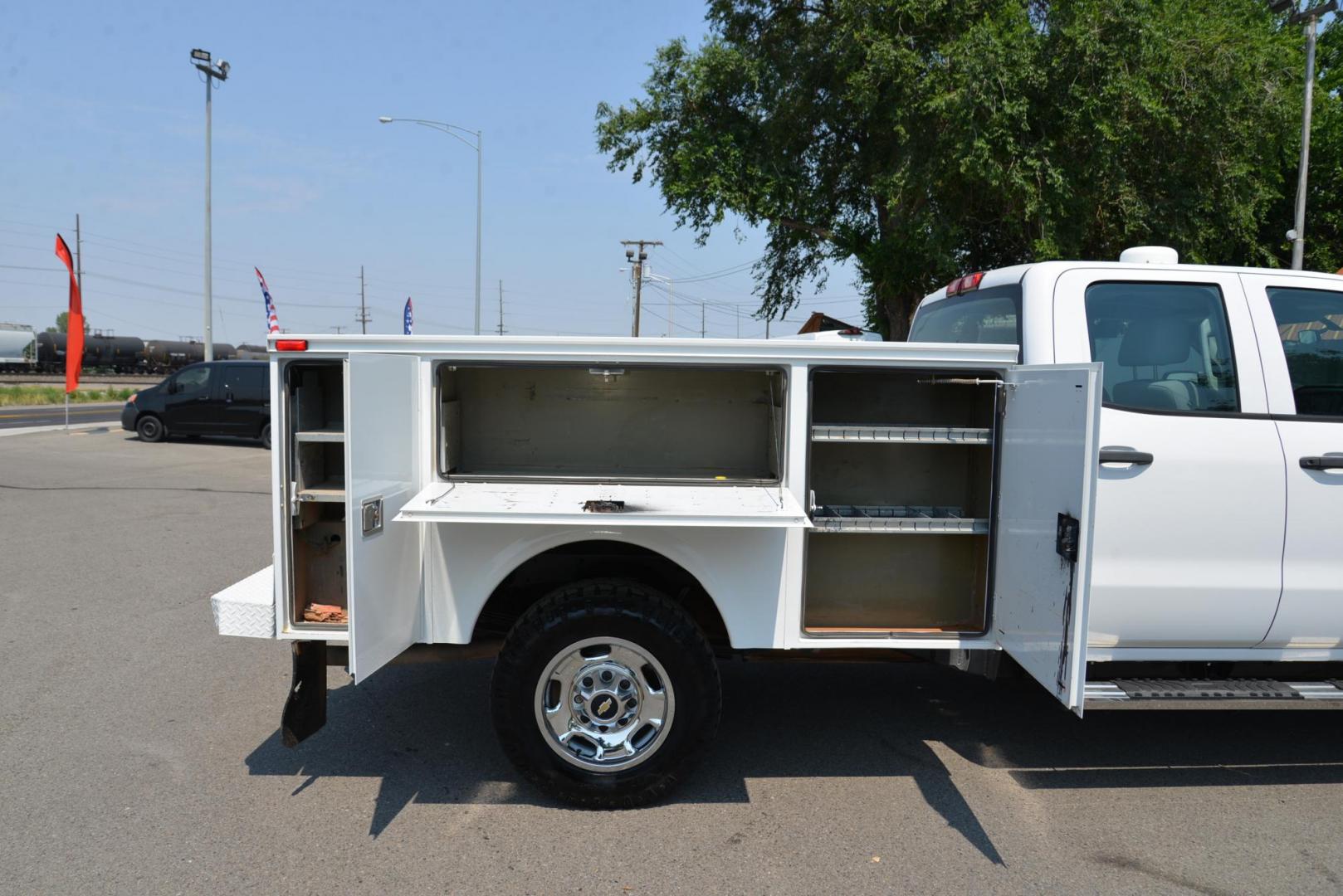 2015 white /Grey Chevrolet Silverado 2500HD Work Truck Double Cab 4WD (1GB2KUEG0FZ) with an 6.0L V8 OHV 16V FFV engine, 6-Speed Automatic transmission, located at 4562 State Avenue, Billings, MT, 59101, (406) 896-9833, 45.769516, -108.526772 - 6.0L V8 OHV 16V FFV Gasoline Engine - 6-Speed Automatic Transmission - 4WD - 149,510 miles - One owner - Inspected and serviced - Copy of inspection and work performed as well as full history report provided! Work Truck Package - air conditioning - tilt steering wheel - cruise control - AM/FM aud - Photo#12