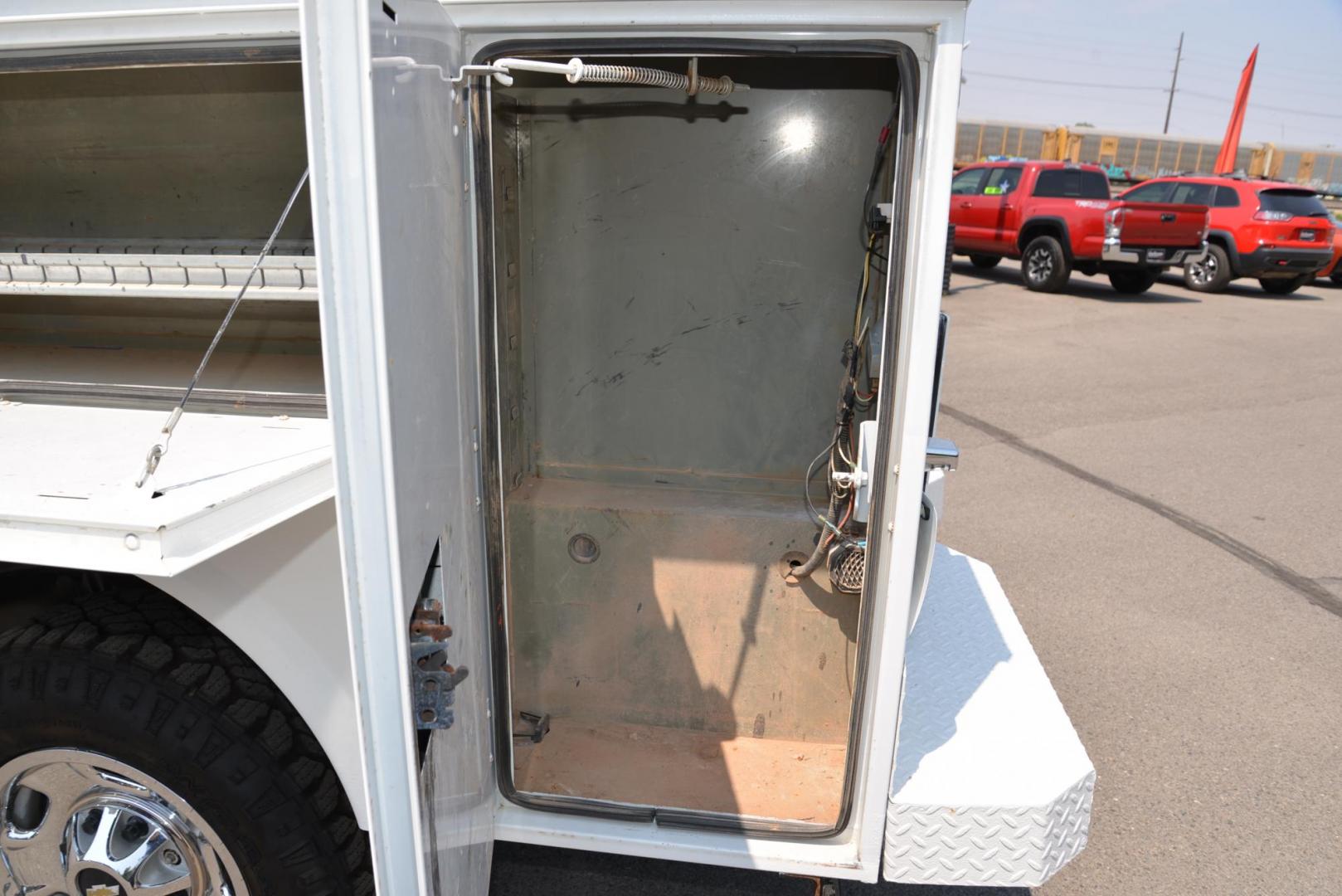 2015 white /Grey Chevrolet Silverado 2500HD Work Truck Double Cab 4WD (1GB2KUEG0FZ) with an 6.0L V8 OHV 16V FFV engine, 6-Speed Automatic transmission, located at 4562 State Avenue, Billings, MT, 59101, (406) 896-9833, 45.769516, -108.526772 - 6.0L V8 OHV 16V FFV Gasoline Engine - 6-Speed Automatic Transmission - 4WD - 149,510 miles - One owner - Inspected and serviced - Copy of inspection and work performed as well as full history report provided! Work Truck Package - air conditioning - tilt steering wheel - cruise control - AM/FM aud - Photo#5