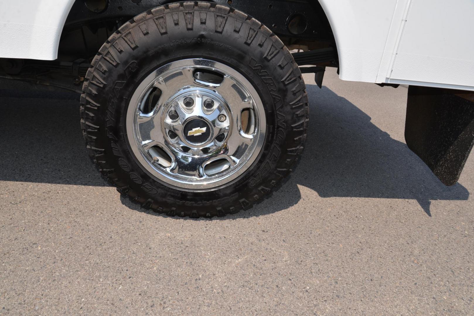 2015 white /Grey Chevrolet Silverado 2500HD Work Truck Double Cab 4WD (1GB2KUEG0FZ) with an 6.0L V8 OHV 16V FFV engine, 6-Speed Automatic transmission, located at 4562 State Avenue, Billings, MT, 59101, (406) 896-9833, 45.769516, -108.526772 - 6.0L V8 OHV 16V FFV Gasoline Engine - 6-Speed Automatic Transmission - 4WD - 149,510 miles - One owner - Inspected and serviced - Copy of inspection and work performed as well as full history report provided! Work Truck Package - air conditioning - tilt steering wheel - cruise control - AM/FM aud - Photo#8