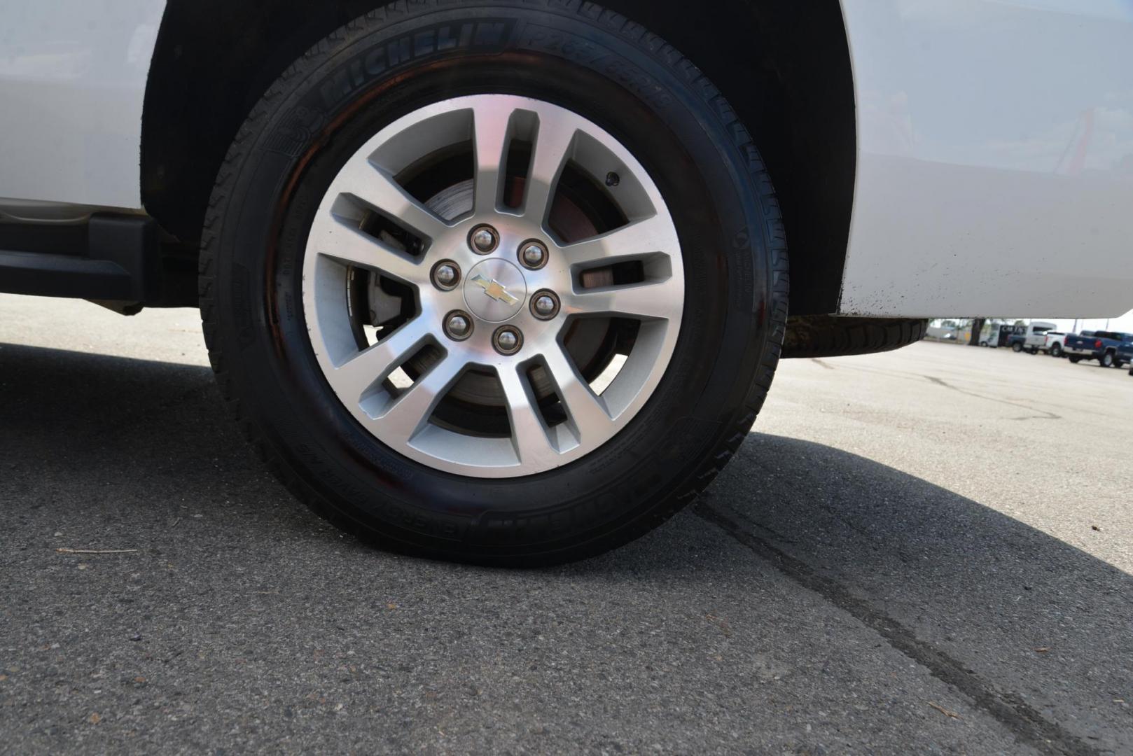 2017 Summit White /Jet Black Chevrolet Tahoe LS 4WD (1GNSKAEC0HR) with an 5.3L V8 OHV 16V engine, 6A transmission, located at 4562 State Avenue, Billings, MT, 59101, (406) 896-9833, 45.769516, -108.526772 - Photo#10