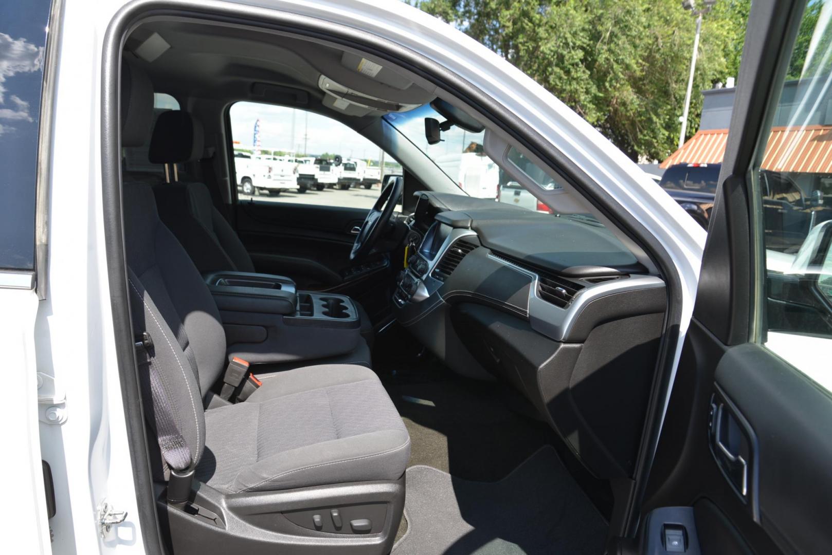 2017 Summit White /Jet Black Chevrolet Tahoe LS 4WD (1GNSKAEC0HR) with an 5.3L V8 OHV 16V engine, 6A transmission, located at 4562 State Avenue, Billings, MT, 59101, (406) 896-9833, 45.769516, -108.526772 - Photo#21