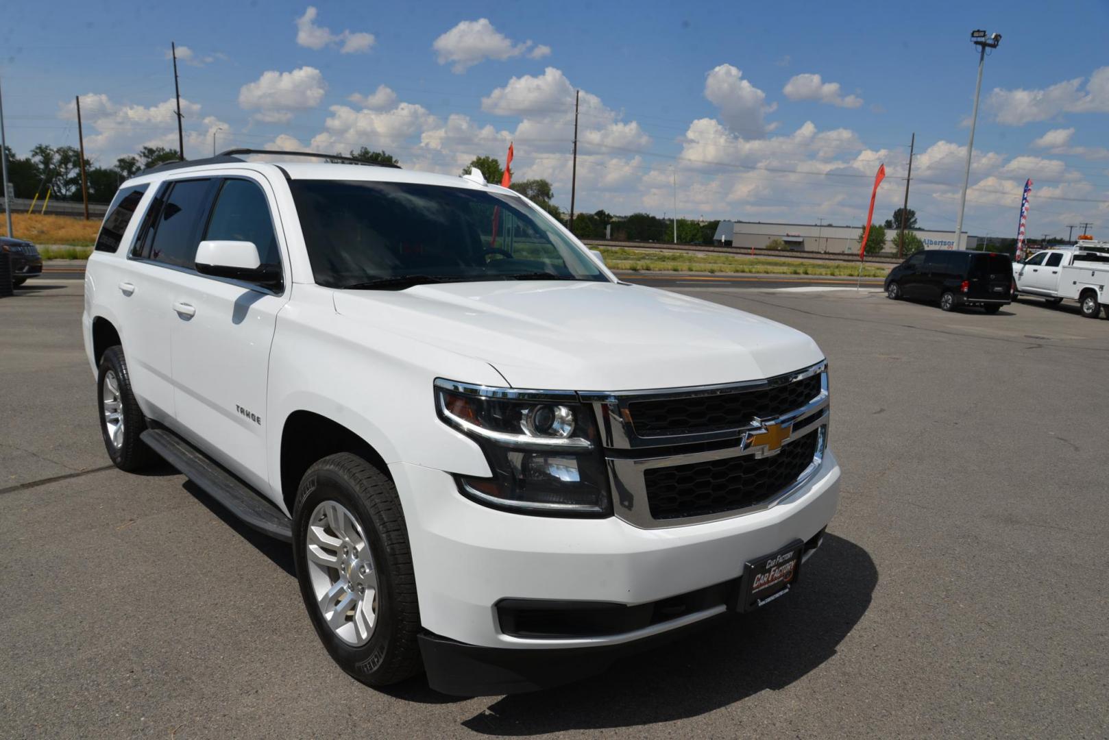 2017 Summit White /Jet Black Chevrolet Tahoe LS 4WD (1GNSKAEC0HR) with an 5.3L V8 OHV 16V engine, 6A transmission, located at 4562 State Avenue, Billings, MT, 59101, (406) 896-9833, 45.769516, -108.526772 - Photo#4