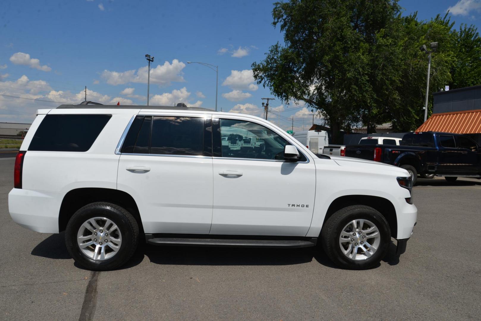 2017 Summit White /Jet Black Chevrolet Tahoe LS 4WD (1GNSKAEC0HR) with an 5.3L V8 OHV 16V engine, 6A transmission, located at 4562 State Avenue, Billings, MT, 59101, (406) 896-9833, 45.769516, -108.526772 - Photo#5