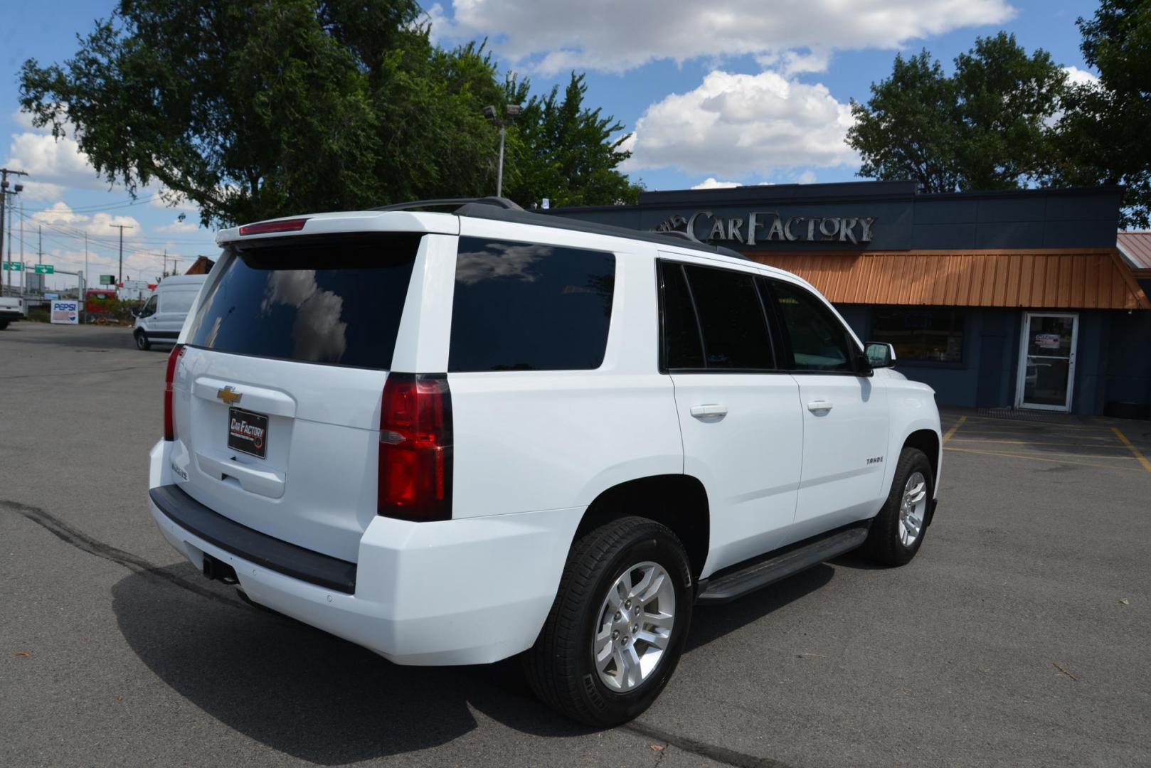 2017 Summit White /Jet Black Chevrolet Tahoe LS 4WD (1GNSKAEC0HR) with an 5.3L V8 OHV 16V engine, 6A transmission, located at 4562 State Avenue, Billings, MT, 59101, (406) 896-9833, 45.769516, -108.526772 - Photo#6