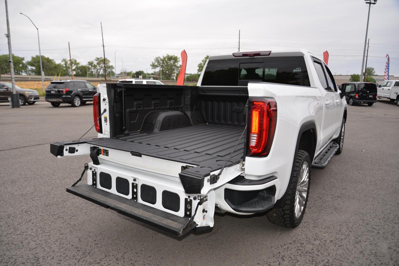 2020 White /Black GMC Sierra 1500 AT4 (1GTP9EEL0LZ) with an 6.2L V8 OHV 16V engine, 6A transmission, located at 4562 State Avenue, Billings, MT, 59101, (406) 896-9833, 45.769516, -108.526772 - 2020 GMC Sierra 1500 AT4 Crew Cab 4x4 with 5 '8" Bed This is a very clean truck with only 25,674 miles. There are no accidents reported on the history report, The Tires are in next to new condition, The AT4 runs and drives nicely, Talk about luxury and performance in one Package. with a 6.2 Li - Photo#6