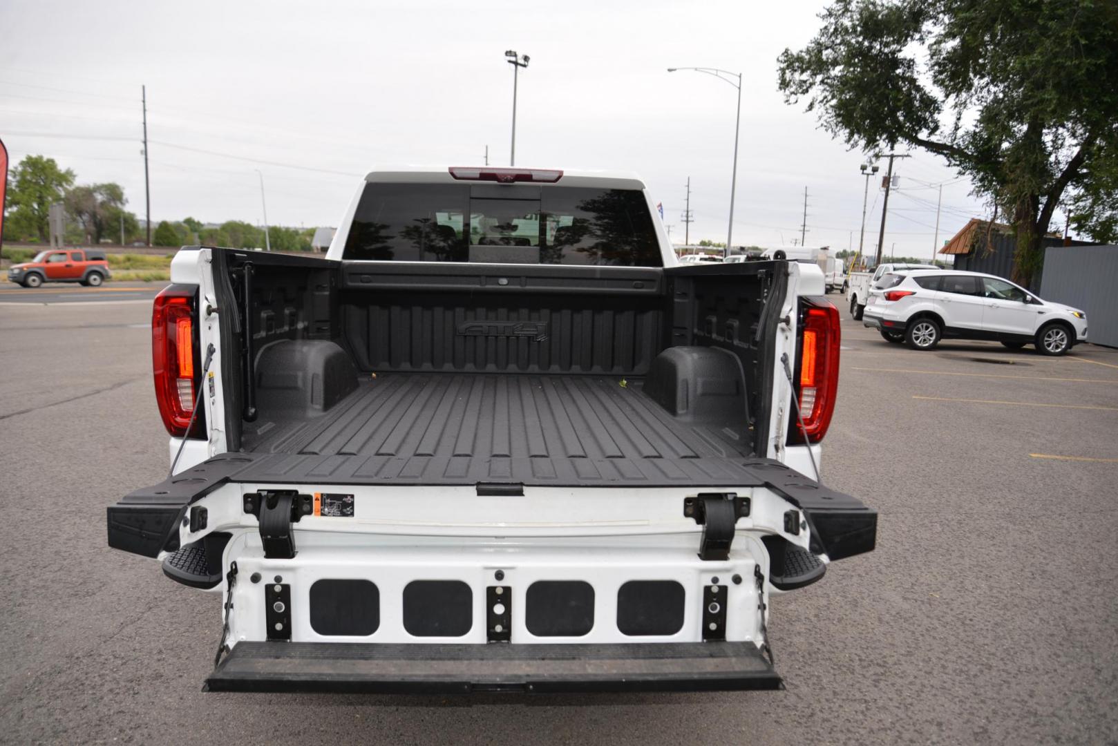 2020 White /Black GMC Sierra 1500 AT4 (1GTP9EEL0LZ) with an 6.2L V8 OHV 16V engine, 6A transmission, located at 4562 State Avenue, Billings, MT, 59101, (406) 896-9833, 45.769516, -108.526772 - 2020 GMC Sierra 1500 AT4 Crew Cab 4x4 with 5 '8" Bed This is a very clean truck with only 25,674 miles. There are no accidents reported on the history report, The Tires are in next to new condition, The AT4 runs and drives nicely, Talk about luxury and performance in one Package. with a 6.2 Li - Photo#8