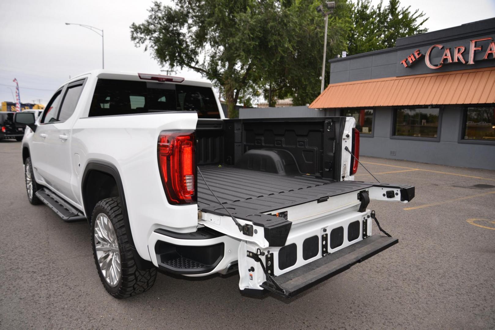 2020 White /Black GMC Sierra 1500 AT4 (1GTP9EEL0LZ) with an 6.2L V8 OHV 16V engine, 6A transmission, located at 4562 State Avenue, Billings, MT, 59101, (406) 896-9833, 45.769516, -108.526772 - 2020 GMC Sierra 1500 AT4 Crew Cab 4x4 with 5 '8" Bed This is a very clean truck with only 25,674 miles. There are no accidents reported on the history report, The Tires are in next to new condition, The AT4 runs and drives nicely, Talk about luxury and performance in one Package. with a 6.2 Li - Photo#9