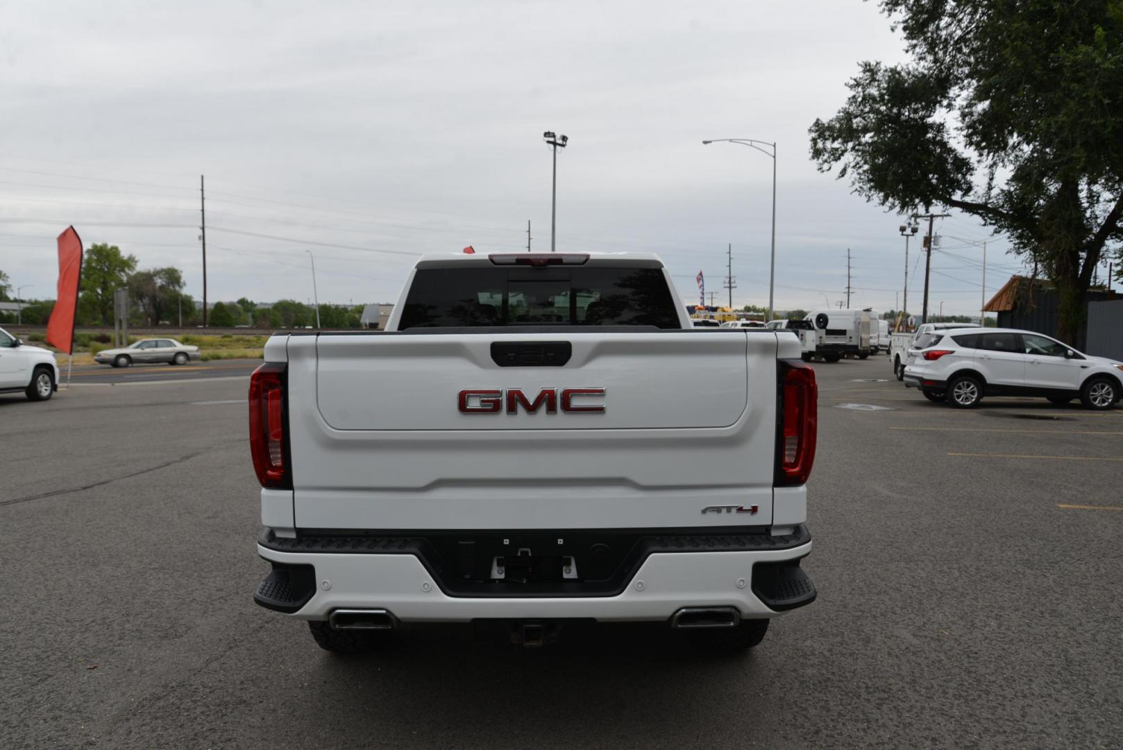 2020 White /Black GMC Sierra 1500 AT4 (1GTP9EEL0LZ) with an 6.2L V8 OHV 16V engine, 6A transmission, located at 4562 State Avenue, Billings, MT, 59101, (406) 896-9833, 45.769516, -108.526772 - 2020 GMC Sierra 1500 AT4 Crew Cab 4x4 with 5 '8" Bed This is a very clean truck with only 25,674 miles. There are no accidents reported on the history report, The Tires are in next to new condition, The AT4 runs and drives nicely, Talk about luxury and performance in one Package. with a 6.2 Li - Photo#10