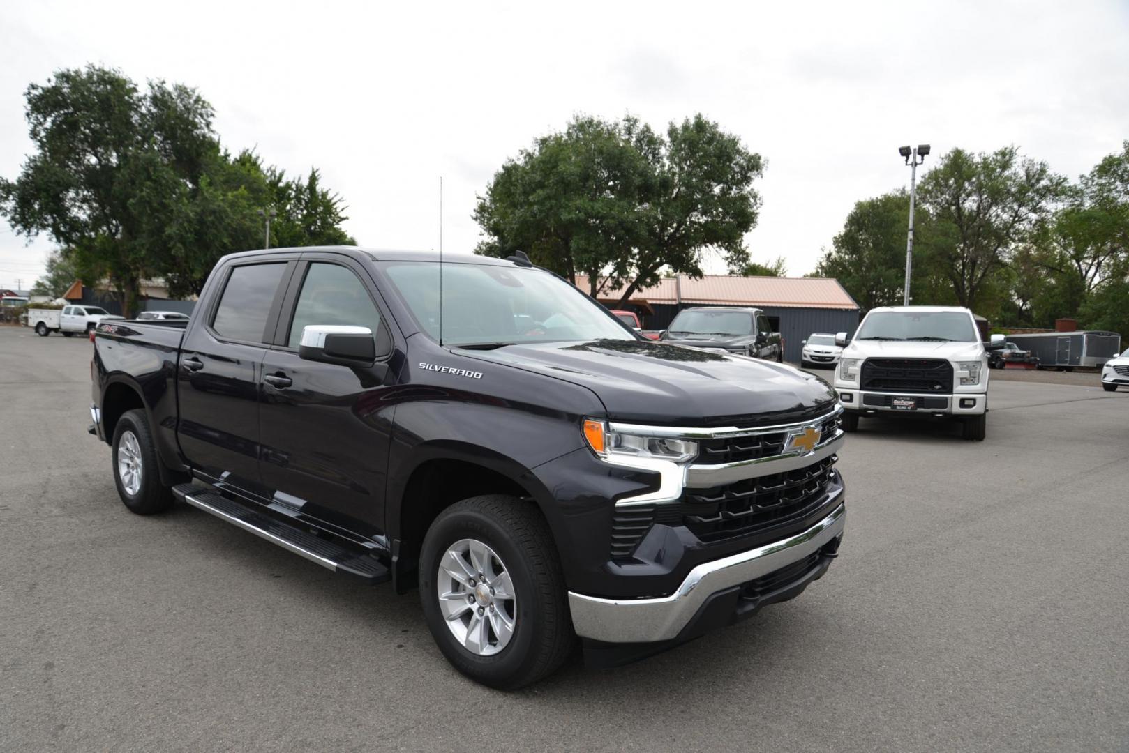 2022 Iron Grey Metallic /Grey Chevrolet Silverado 1500 LT Crew Cab 4WD (3GCUDDED6NG) with an 5.3L V8 OHV 16V engine, 8 speed Automatic with paddle shift transmission, located at 4562 State Avenue, Billings, MT, 59101, (406) 896-9833, 45.769516, -108.526772 - 2022 Chevy Silverado 1500 LT1 Crew Cab 4x4 This is a Low Mileage One Owner Truck, The history report shows recent maintenance, and there are no accidents reported on the history report. it has 17 Inch General Grabber brand tires and they are in good shape. The Chevy runs and drives great. The Bed i - Photo#7