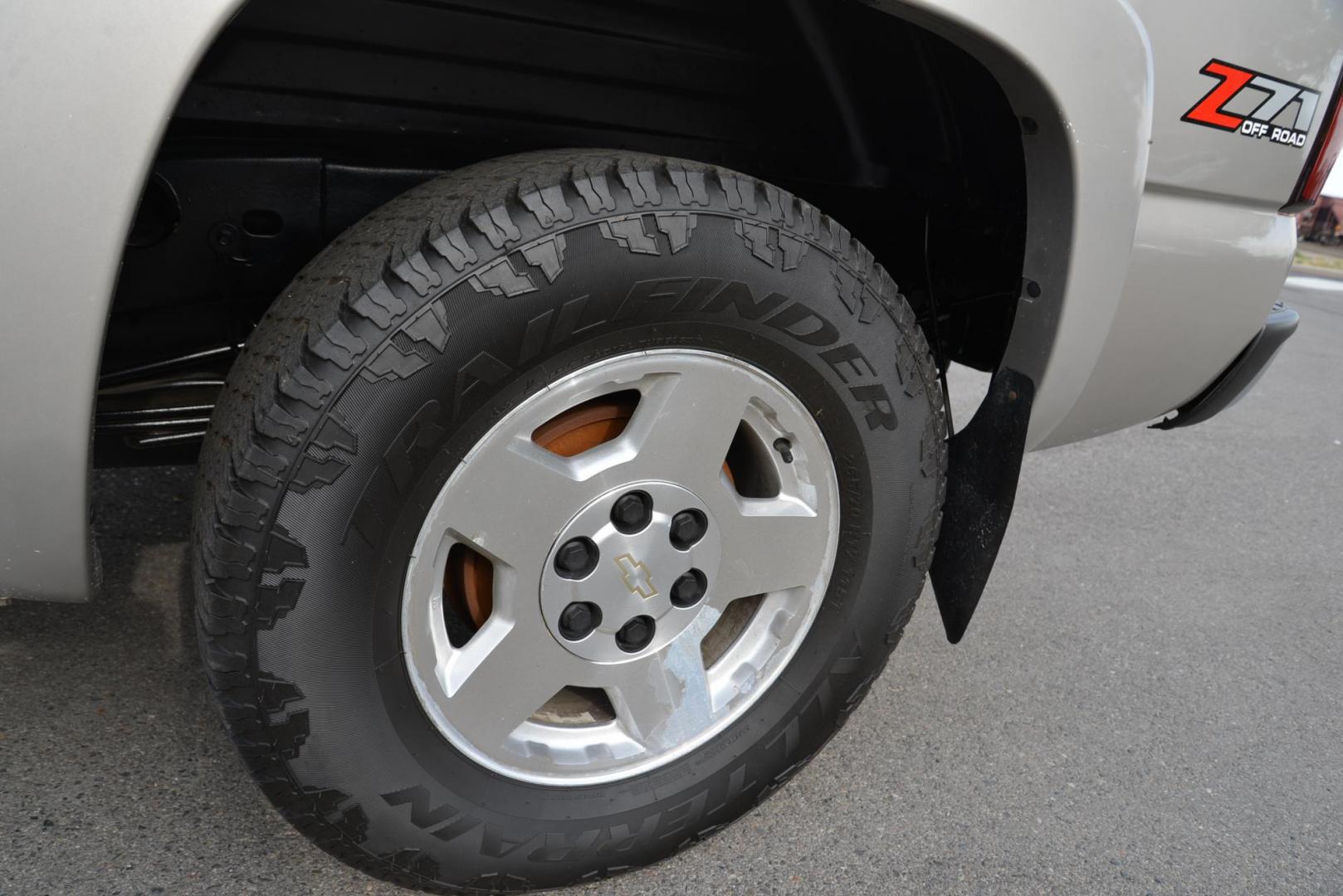 2006 Silver Birch Metallic /dark charcoal Chevrolet Silverado 1500 LS2 Crew Cab 4WD (2GCEK13T861) with an 5.3L V8 OHV 16V engine, 4-Speed Automatic Overdrive transmission, located at 4562 State Avenue, Billings, MT, 59101, (406) 896-9833, 45.769516, -108.526772 - 2006 Chevy 1500 Crew Cab LT Z71 4x4 This truck is a local Trade In. Seems to run and Drive Good, The 4x4 systems seems to work as it should, the tires are in decent shape. Power seat works, Radio Including XM Satellite Radio Works, it has Power windows and locks, tilt, cruise, Air conditioning, S - Photo#11