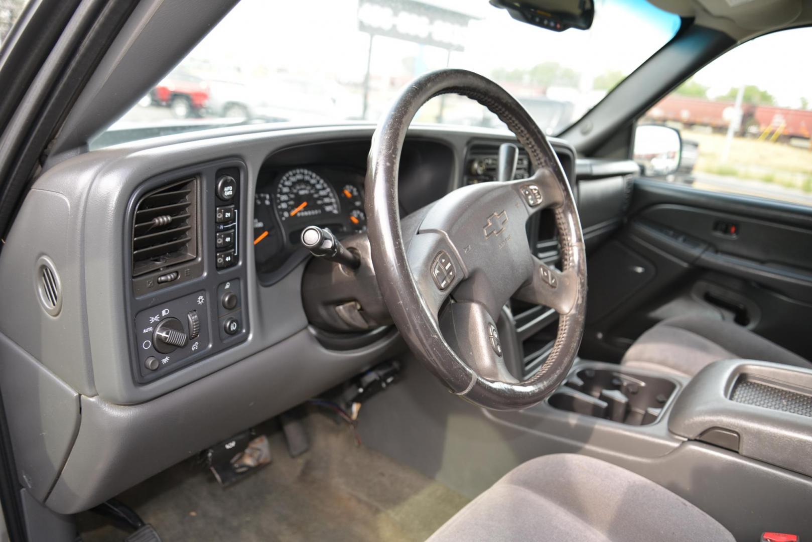 2006 Silver Birch Metallic /dark charcoal Chevrolet Silverado 1500 LS2 Crew Cab 4WD (2GCEK13T861) with an 5.3L V8 OHV 16V engine, 4-Speed Automatic Overdrive transmission, located at 4562 State Avenue, Billings, MT, 59101, (406) 896-9833, 45.769516, -108.526772 - 2006 Chevy 1500 Crew Cab LT Z71 4x4 This truck is a local Trade In. Seems to run and Drive Good, The 4x4 systems seems to work as it should, the tires are in decent shape. Power seat works, Radio Including XM Satellite Radio Works, it has Power windows and locks, tilt, cruise, Air conditioning, S - Photo#15