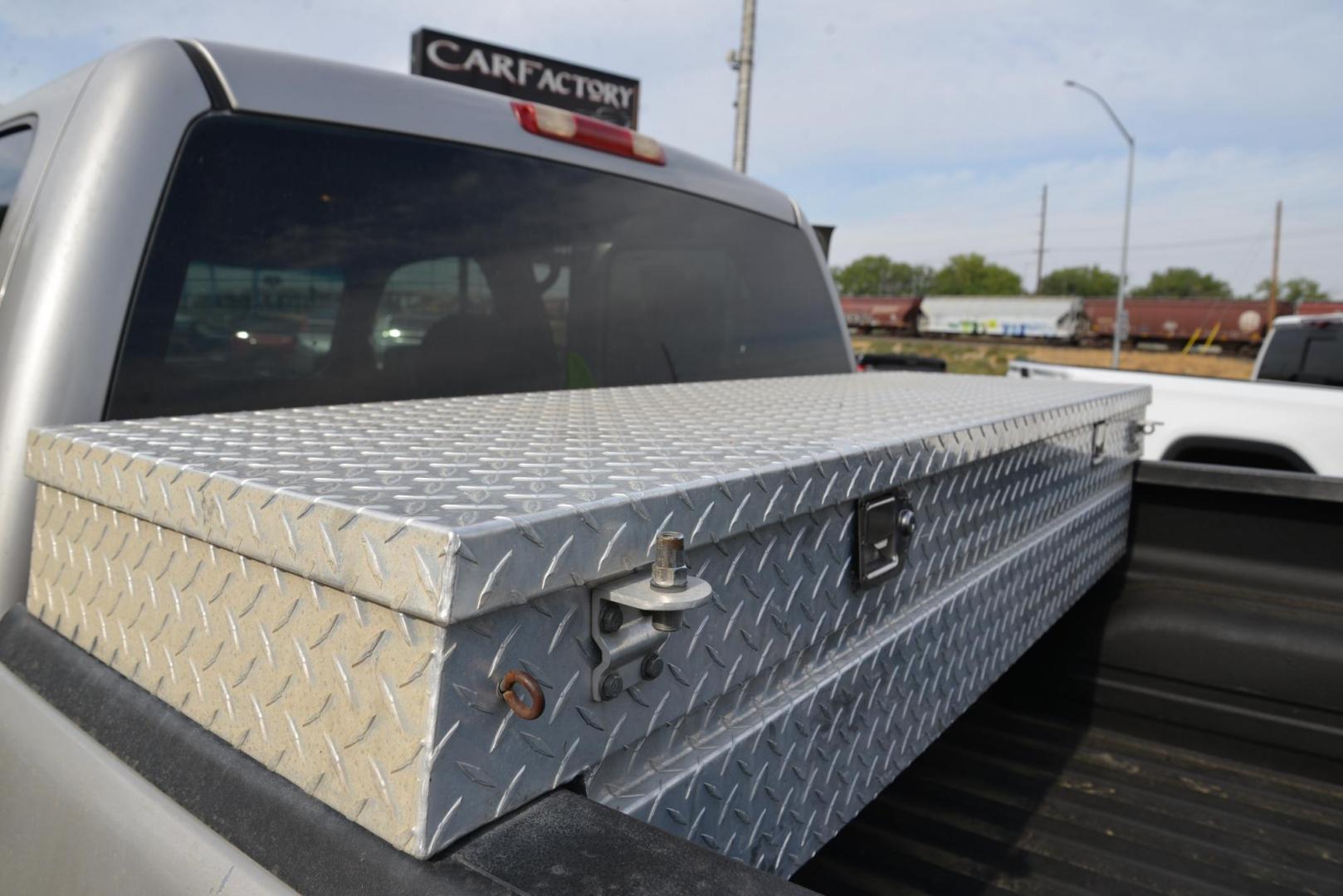 2006 Silver Birch Metallic /dark charcoal Chevrolet Silverado 1500 LS2 Crew Cab 4WD (2GCEK13T861) with an 5.3L V8 OHV 16V engine, 4-Speed Automatic Overdrive transmission, located at 4562 State Avenue, Billings, MT, 59101, (406) 896-9833, 45.769516, -108.526772 - 2006 Chevy 1500 Crew Cab LT Z71 4x4 This truck is a local Trade In. Seems to run and Drive Good, The 4x4 systems seems to work as it should, the tires are in decent shape. Power seat works, Radio Including XM Satellite Radio Works, it has Power windows and locks, tilt, cruise, Air conditioning, S - Photo#21