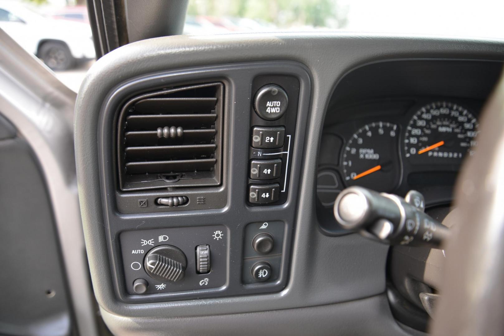 2006 Silver Birch Metallic /dark charcoal Chevrolet Silverado 1500 LS2 Crew Cab 4WD (2GCEK13T861) with an 5.3L V8 OHV 16V engine, 4-Speed Automatic Overdrive transmission, located at 4562 State Avenue, Billings, MT, 59101, (406) 896-9833, 45.769516, -108.526772 - 2006 Chevy 1500 Crew Cab LT Z71 4x4 This truck is a local Trade In. Seems to run and Drive Good, The 4x4 systems seems to work as it should, the tires are in decent shape. Power seat works, Radio Including XM Satellite Radio Works, it has Power windows and locks, tilt, cruise, Air conditioning, S - Photo#31